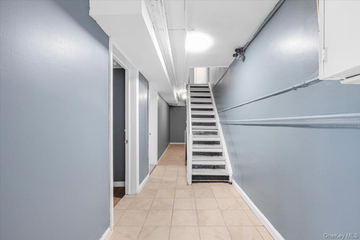 Single Family Dewitt Place Bronx, NY 10469, MLS-1051693-21