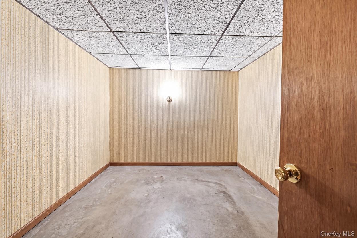 Single Family 68th Street  Queens, NY 11385, MLS-1051724-39