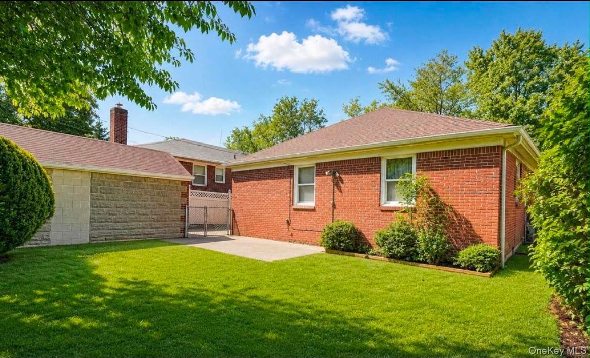 Single Family 215th Street  Queens, NY 11427, MLS-1051731-25