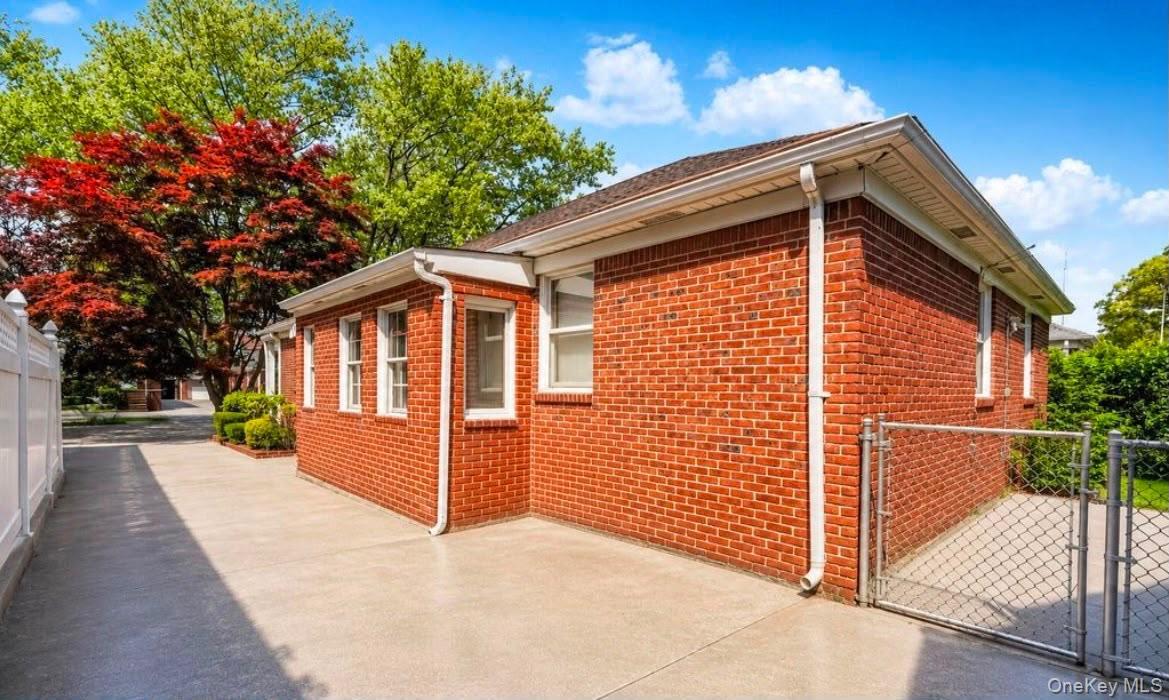 Single Family 215th Street  Queens, NY 11427, MLS-1051731-6