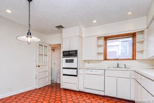 Single Family 215th Street  Queens, NY 11427, MLS-1051731-7