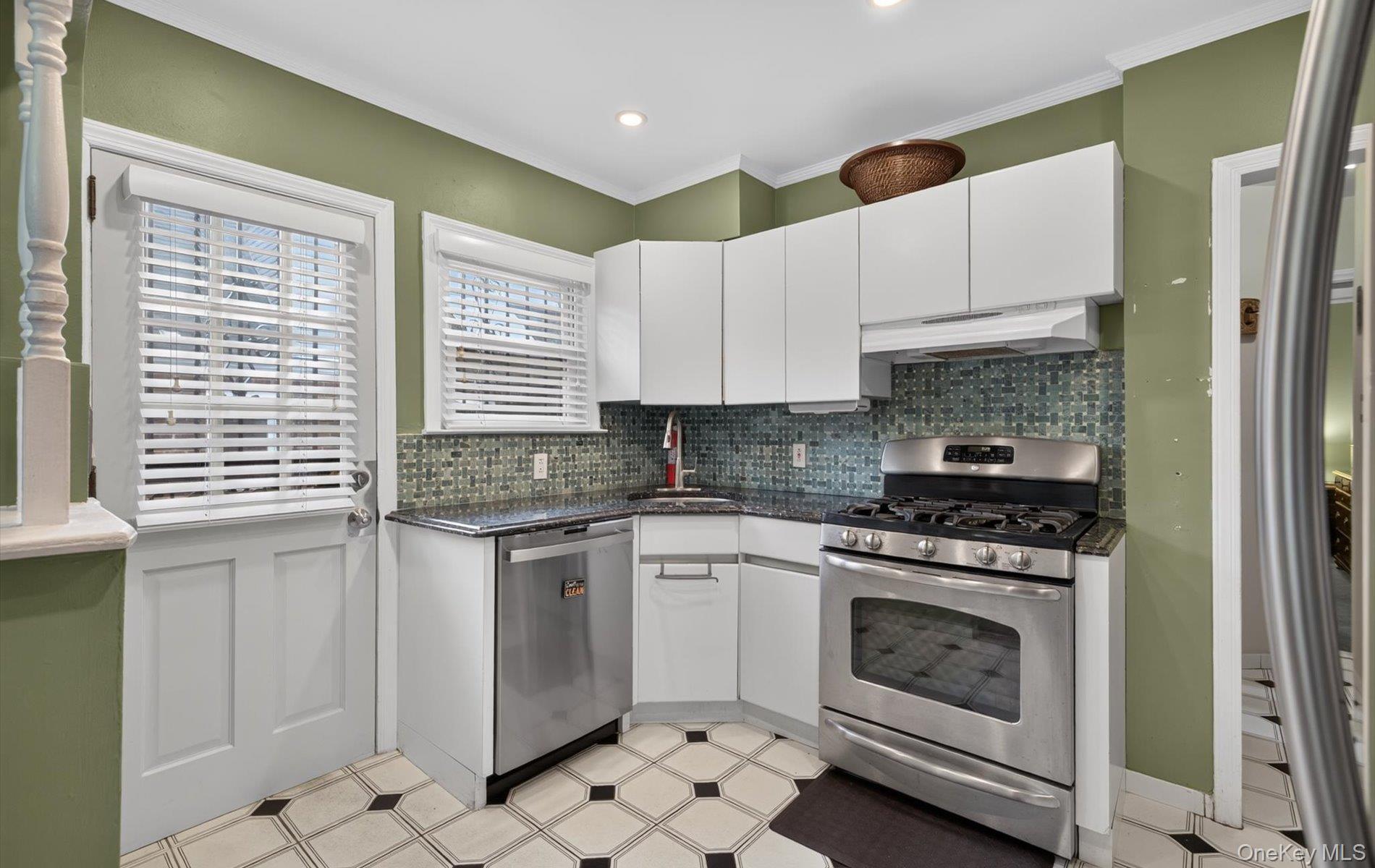 Single Family 238th Street Nassau County, NY 11003, MLS-1051771-14