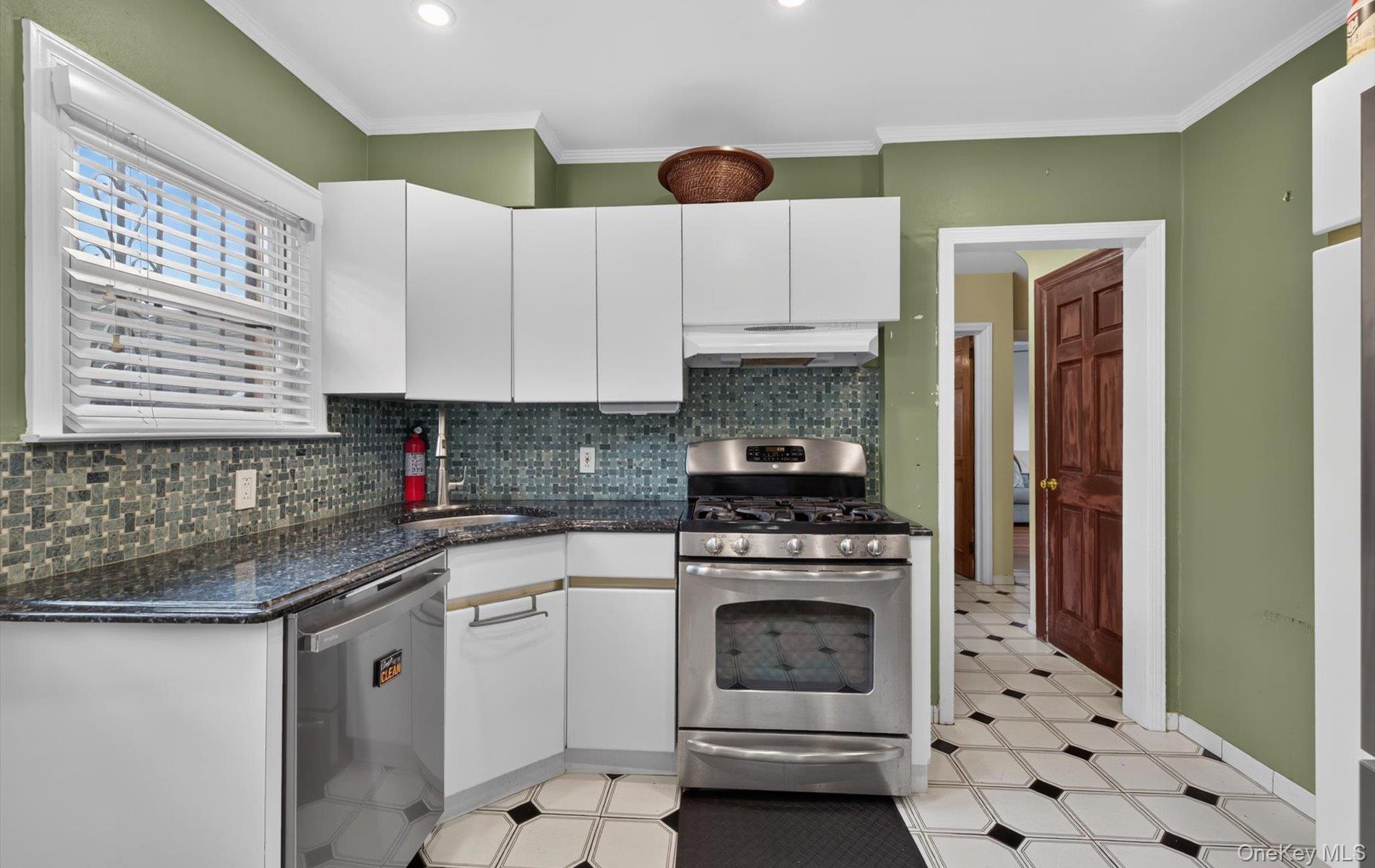Single Family 238th Street Nassau County, NY 11003, MLS-1051771-16