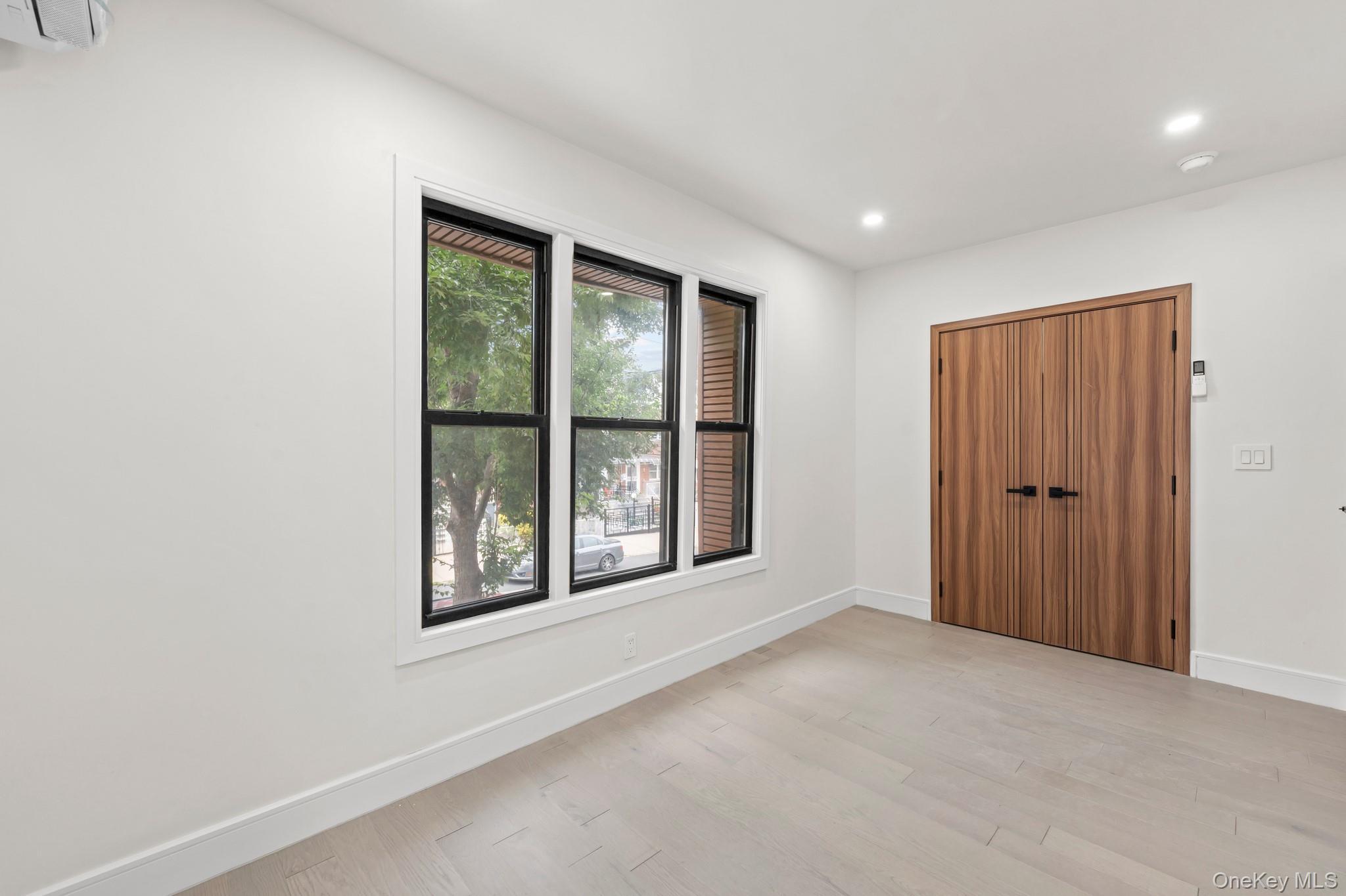 Single Family E 226th Street Bronx, NY 10466, MLS-1051785-13