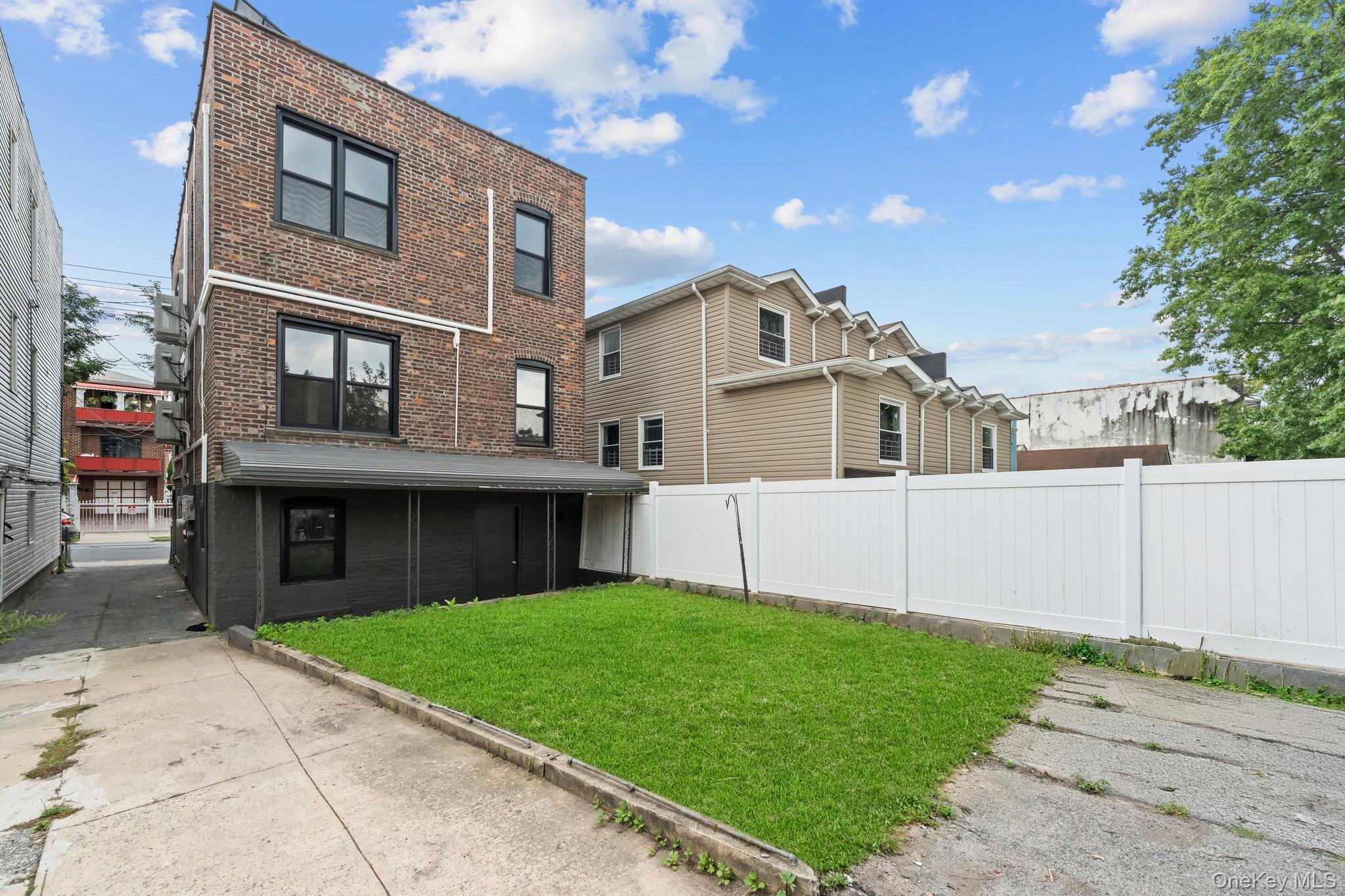 Single Family E 226th Street Bronx, NY 10466, MLS-1051785-14