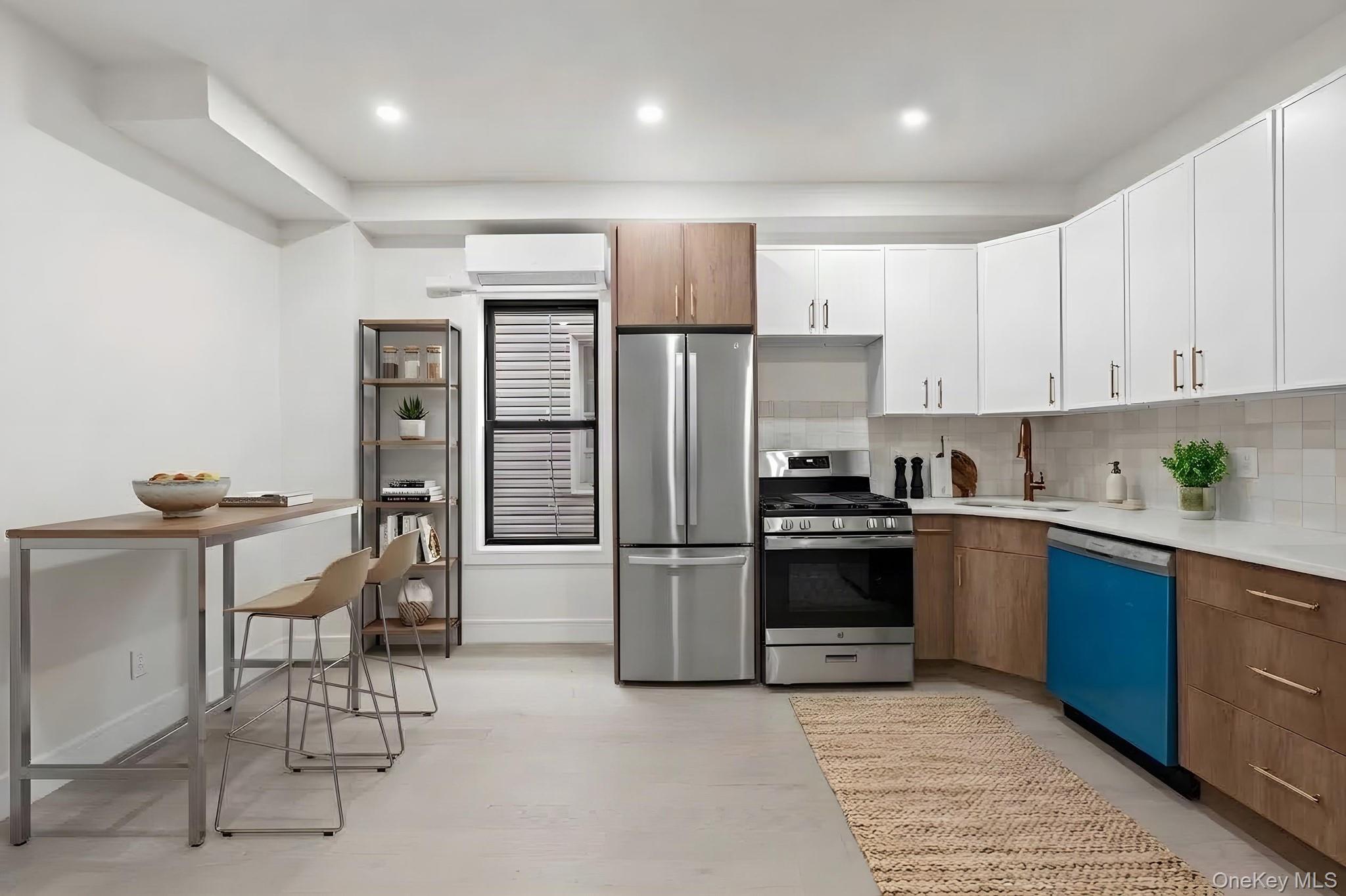 Single Family E 226th Street Bronx, NY 10466, MLS-1051785-2