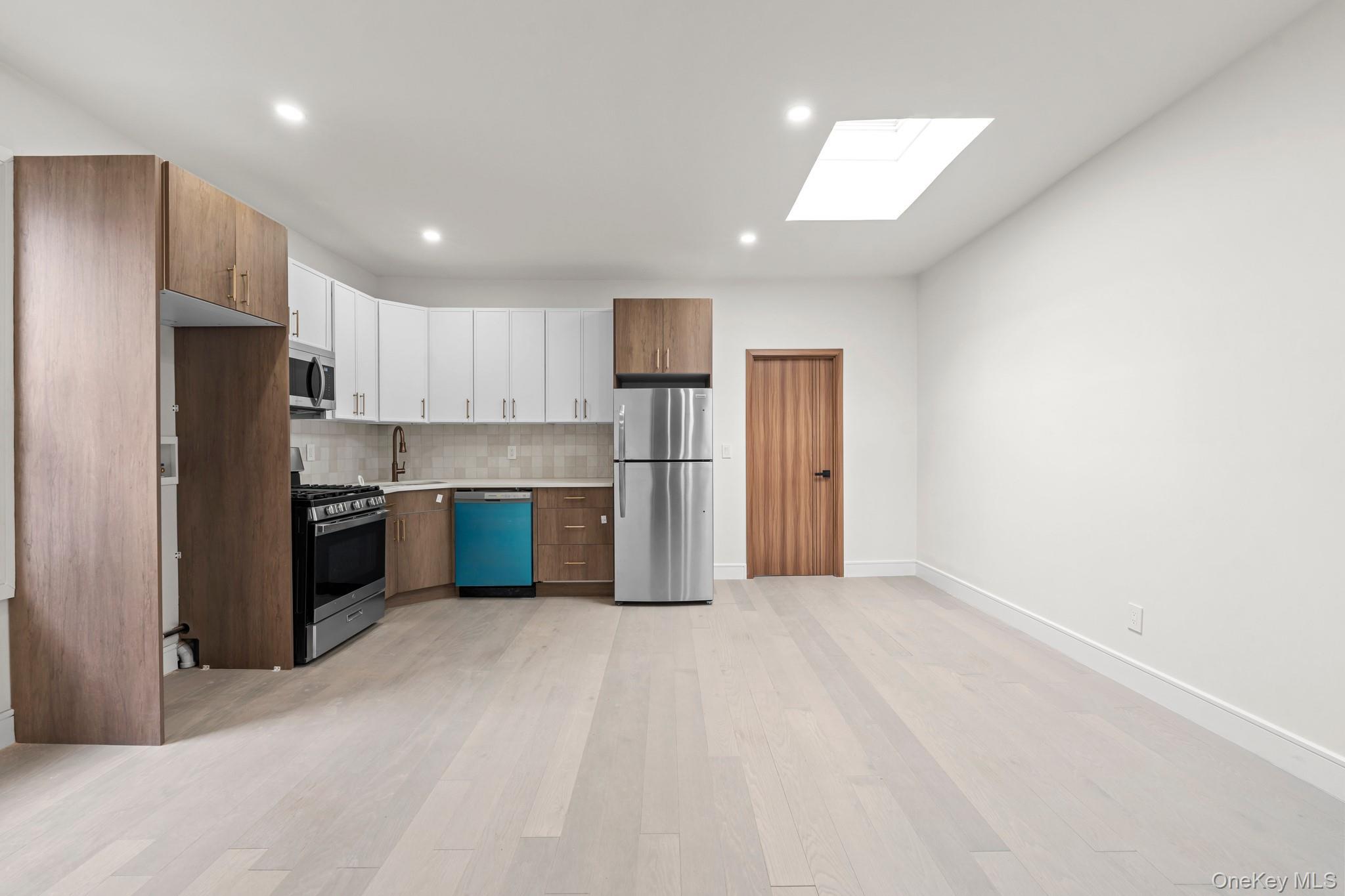 Single Family E 226th Street Bronx, NY 10466, MLS-1051785-9