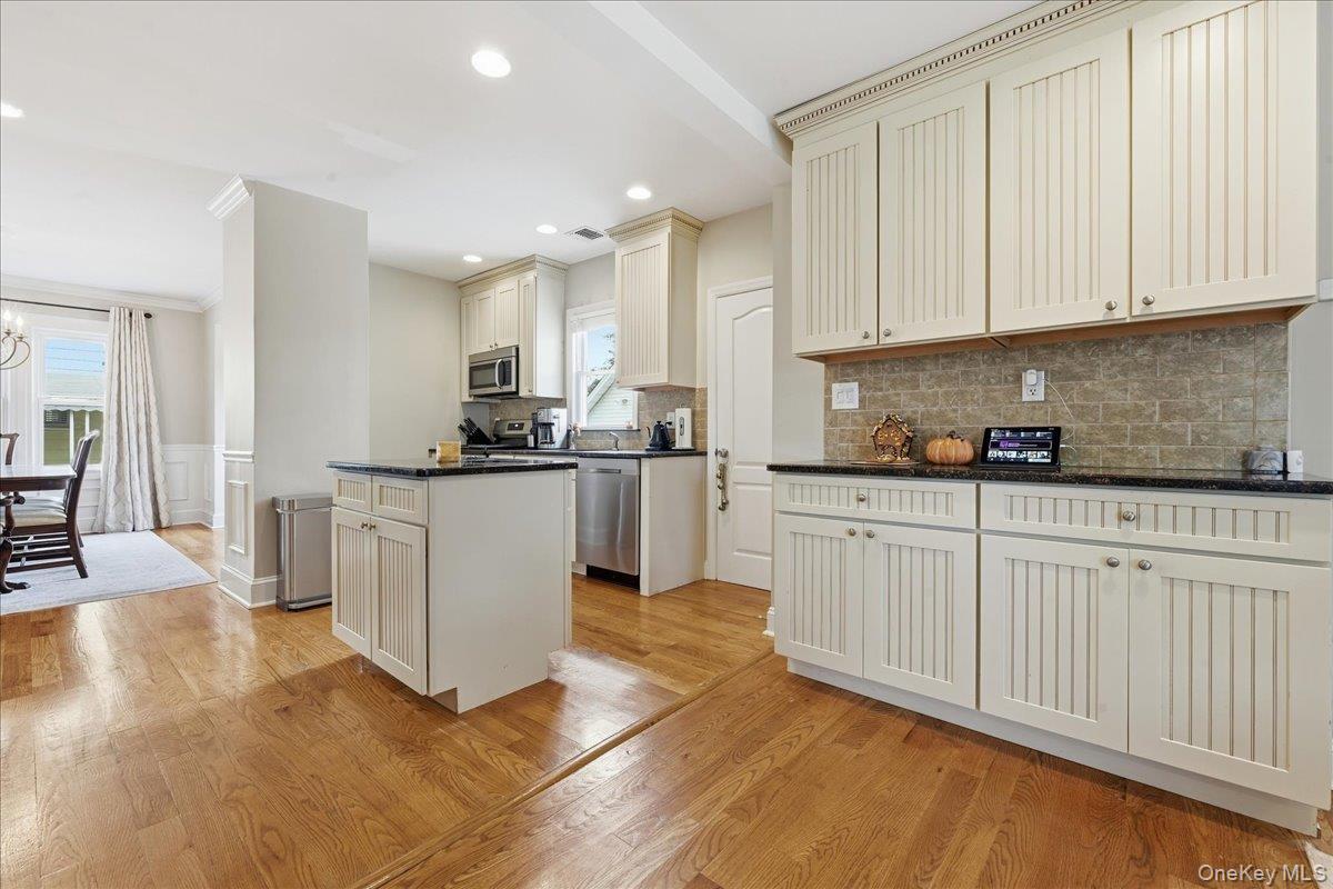 Single Family Hicks Street Nassau County, NY 11710, MLS-1051799-15