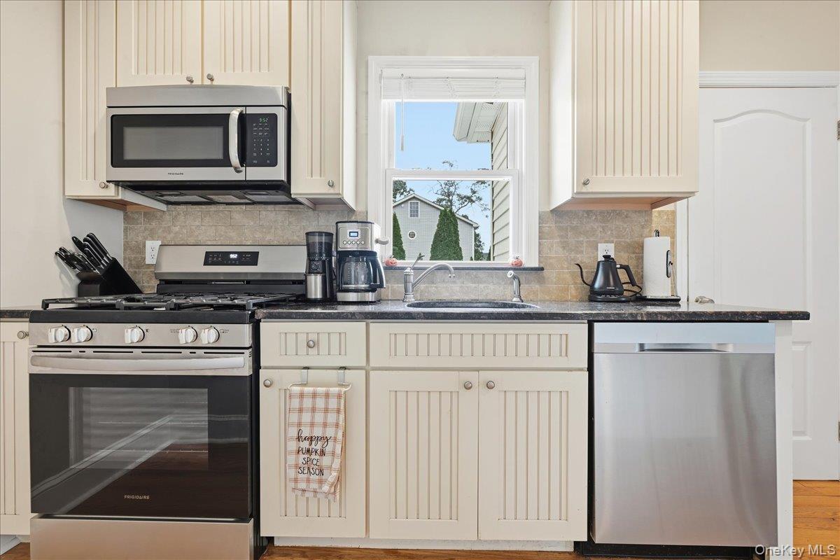 Single Family Hicks Street Nassau County, NY 11710, MLS-1051799-19