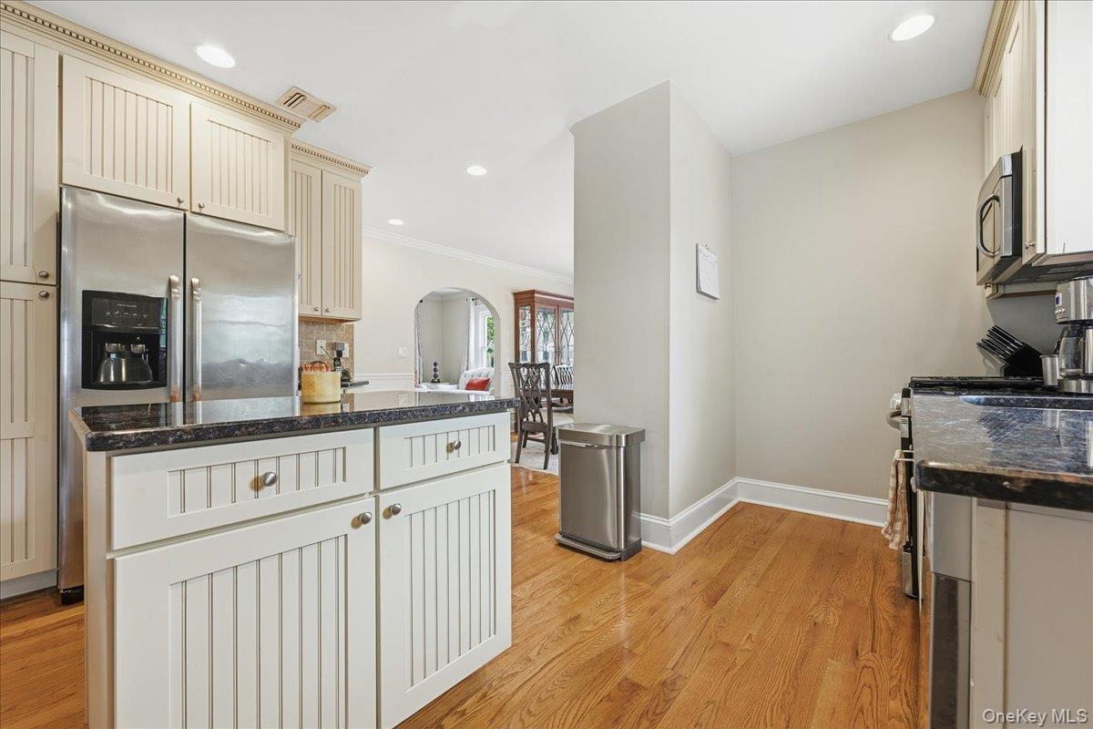 Single Family Hicks Street Nassau County, NY 11710, MLS-1051799-20