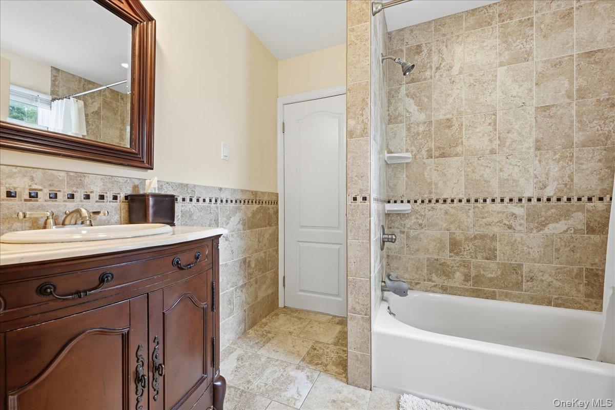 Single Family Hicks Street Nassau County, NY 11710, MLS-1051799-32