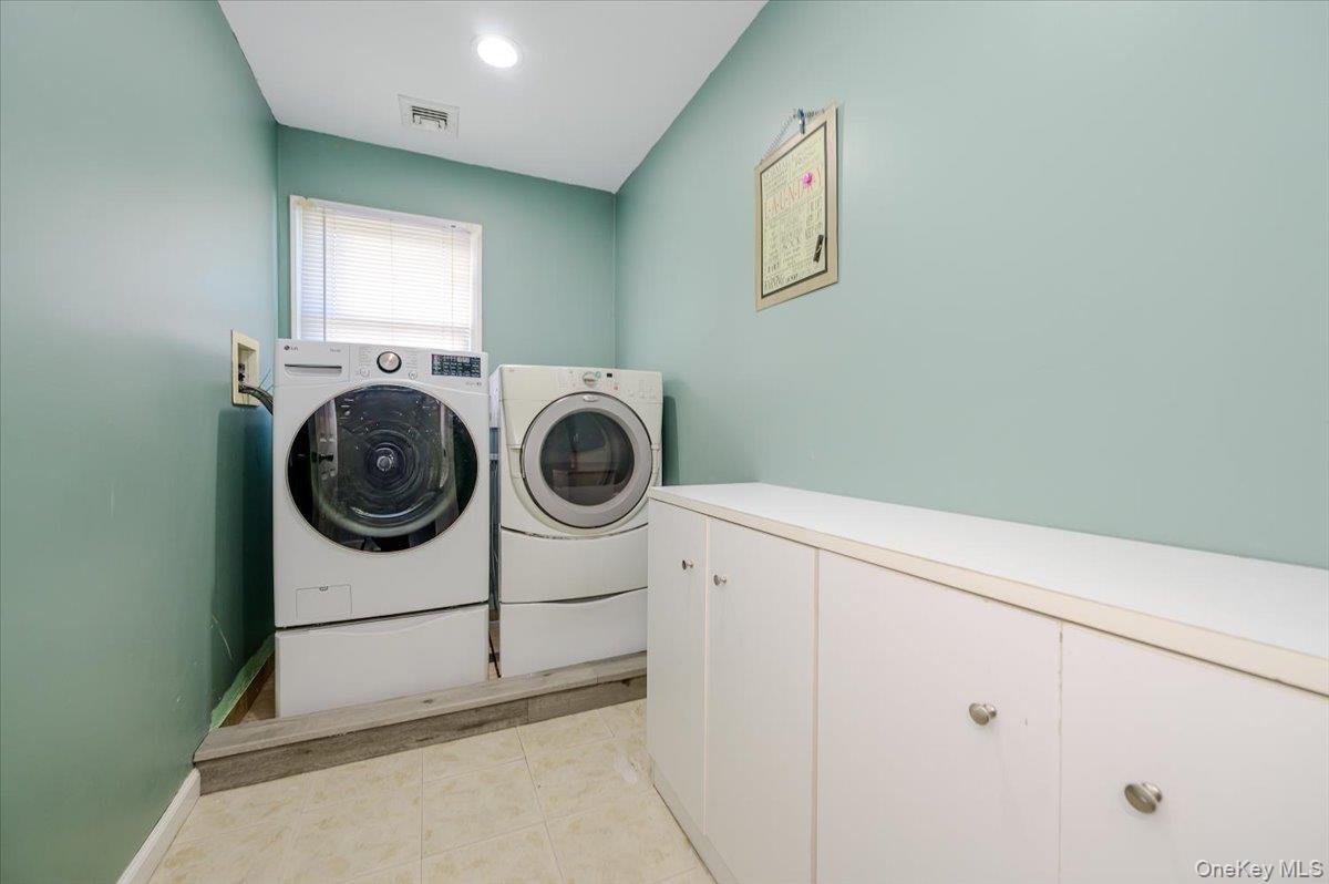 Single Family William Avenue Suffolk County, NY 11751, MLS-1051841-22