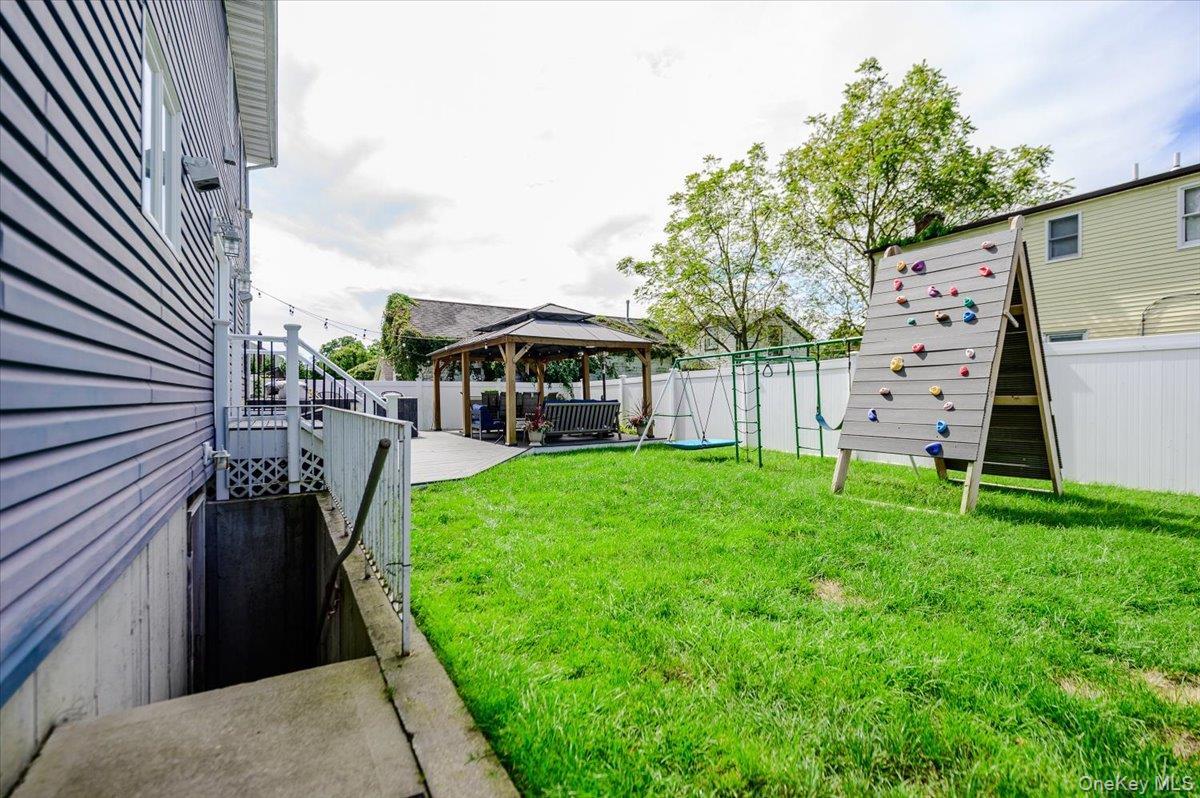 Single Family William Avenue  Suffolk County, NY 11751, MLS-1051841-29