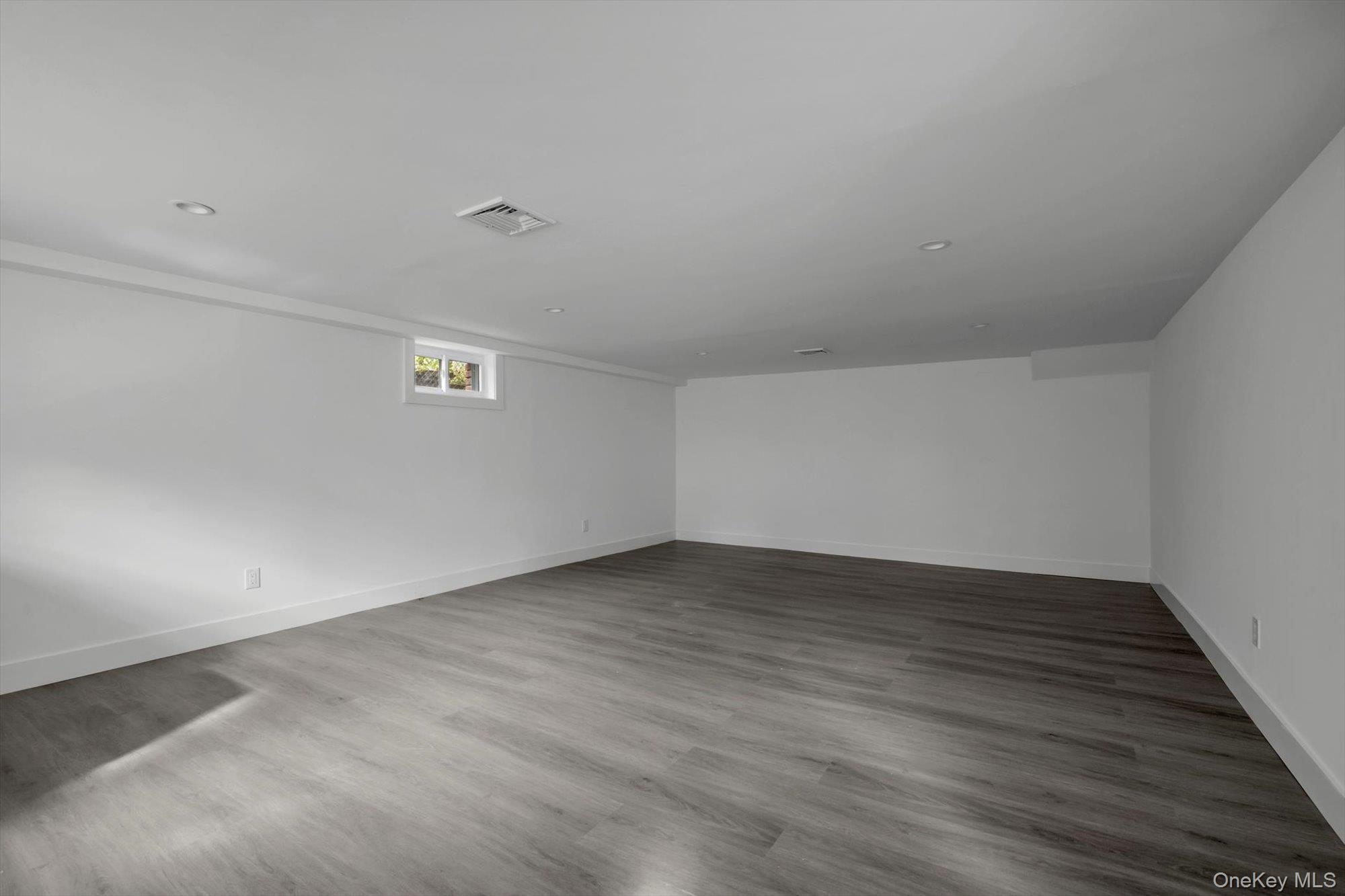 Single Family Linwood Road N  Nassau County, NY 11050, MLS-1051857-10