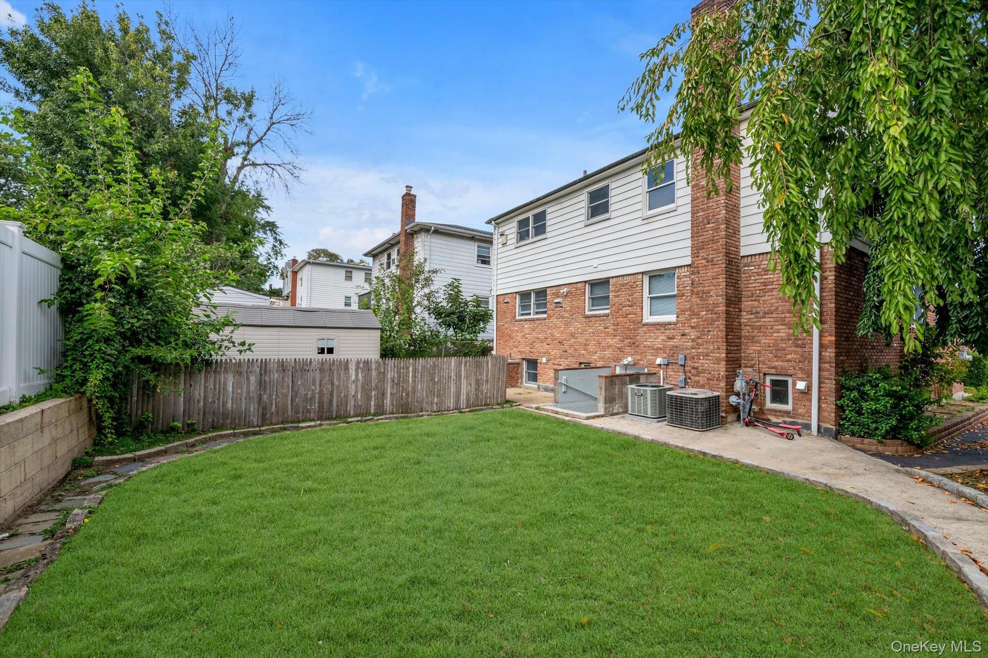 Single Family Linwood Road N  Nassau County, NY 11050, MLS-1051857-14
