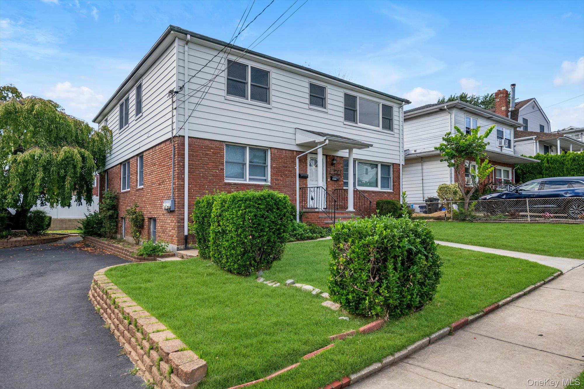 Single Family Linwood Road N  Nassau County, NY 11050, MLS-1051857-16