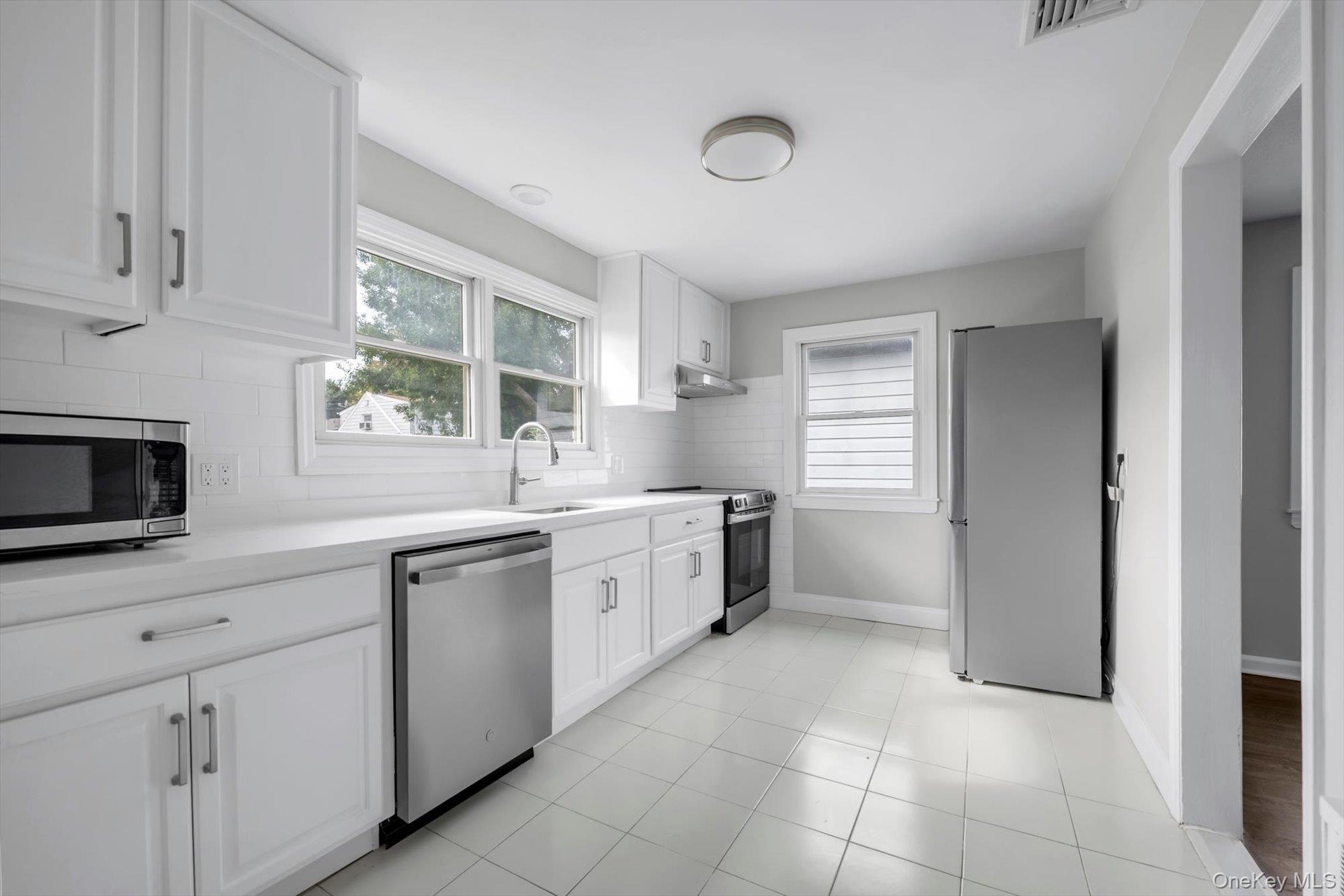 Single Family Linwood Road N  Nassau County, NY 11050, MLS-1051857-4