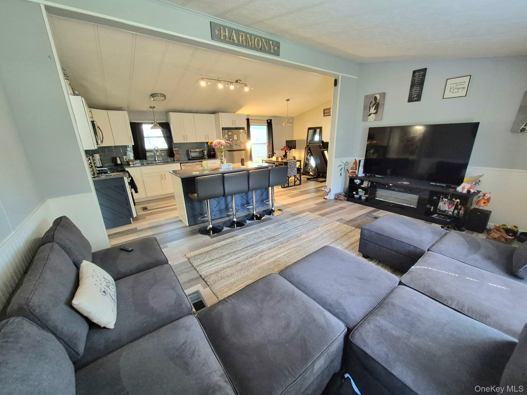 Single Family Hubbard Avenue Suffolk County, NY 11901, MLS-1051859-17