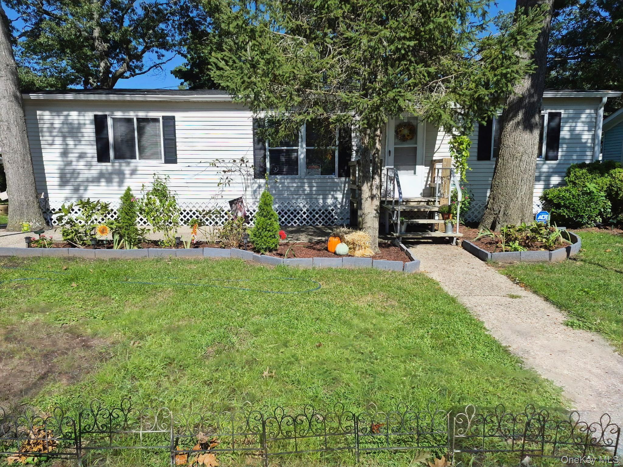 Single Family Hubbard Avenue Suffolk County, NY 11901, MLS-1051859-2