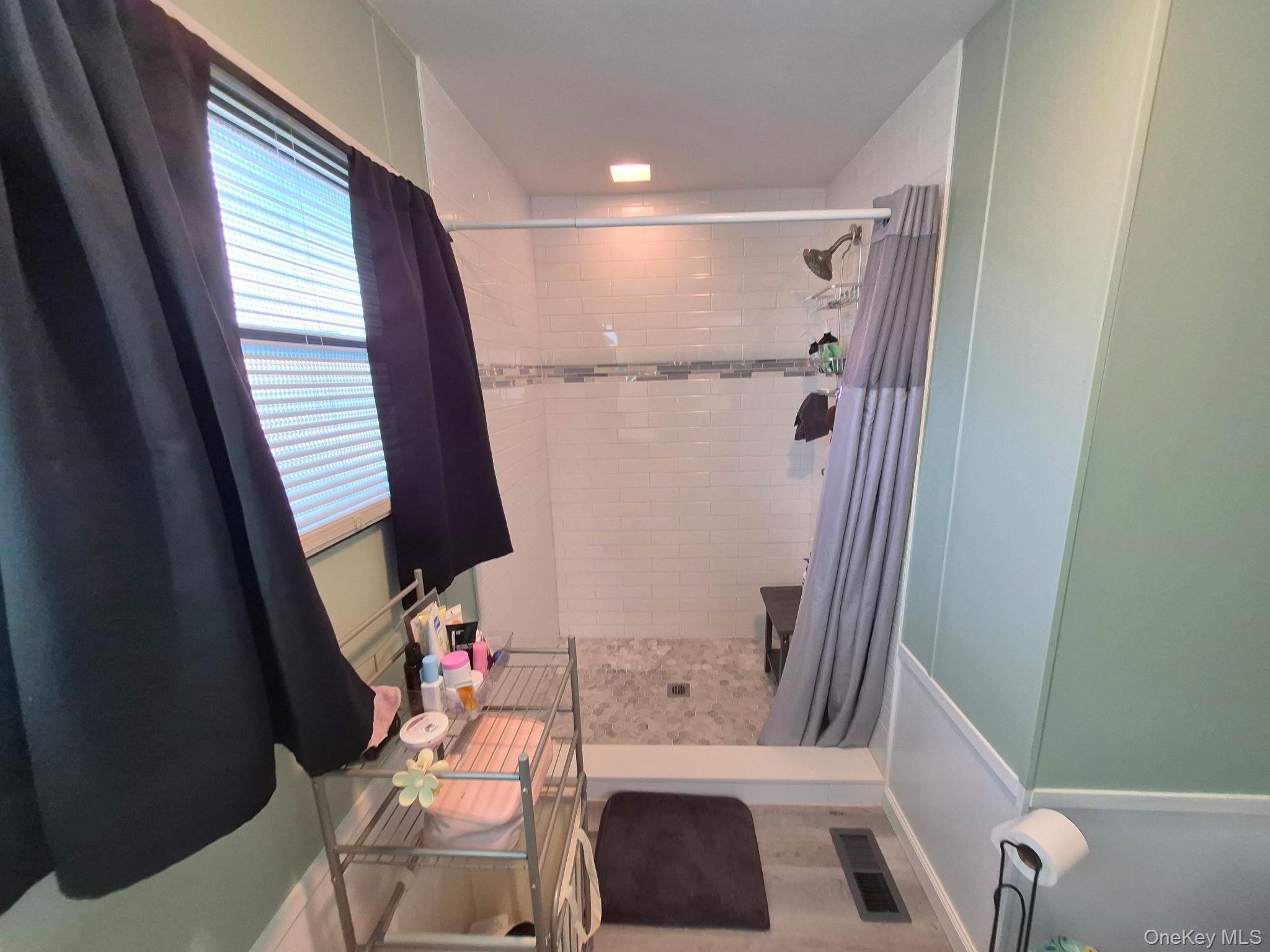 Single Family Hubbard Avenue Suffolk County, NY 11901, MLS-1051859-8