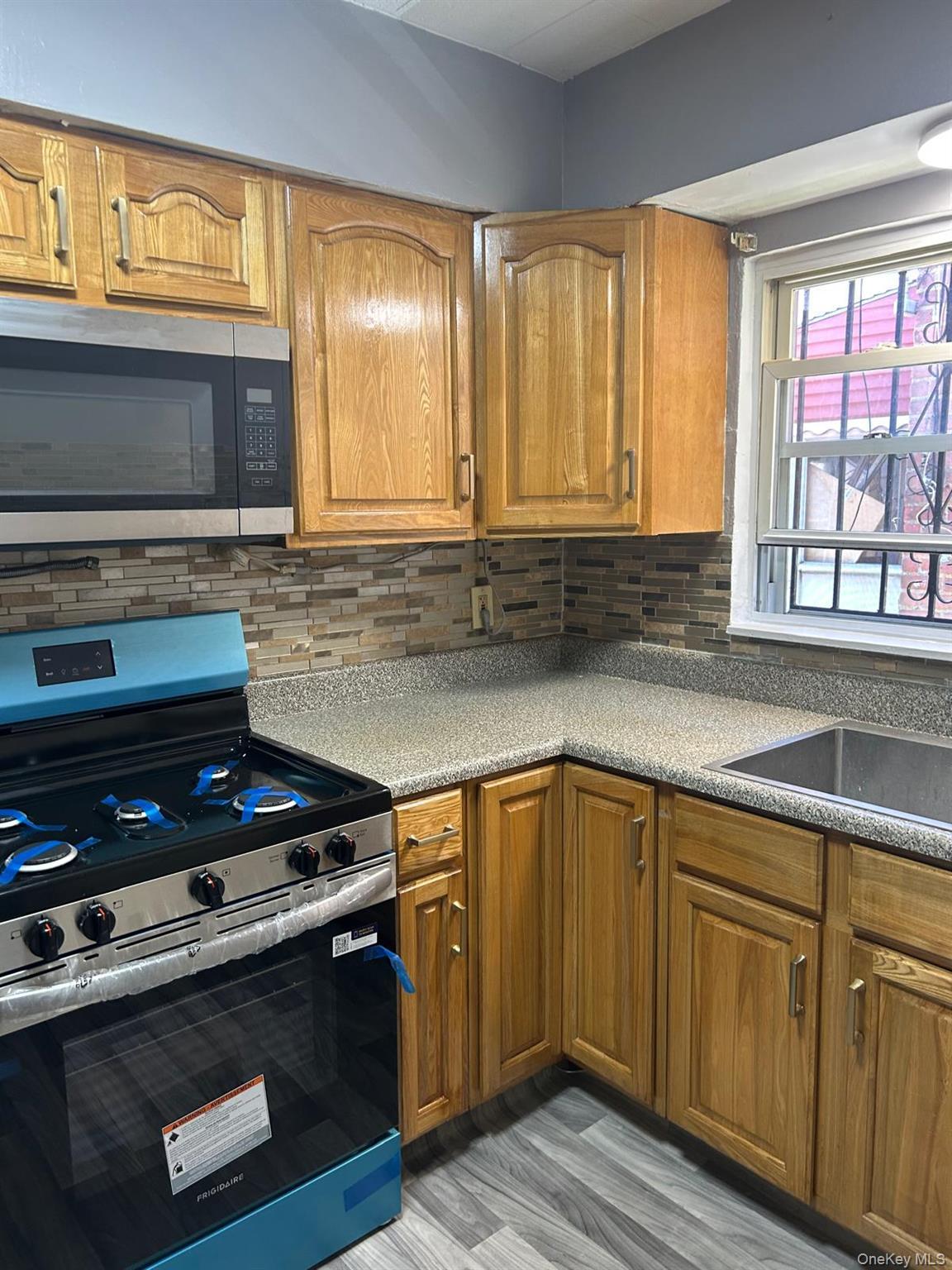 Single Family E 223rd Street Bronx, NY 10466, MLS-1051901-7