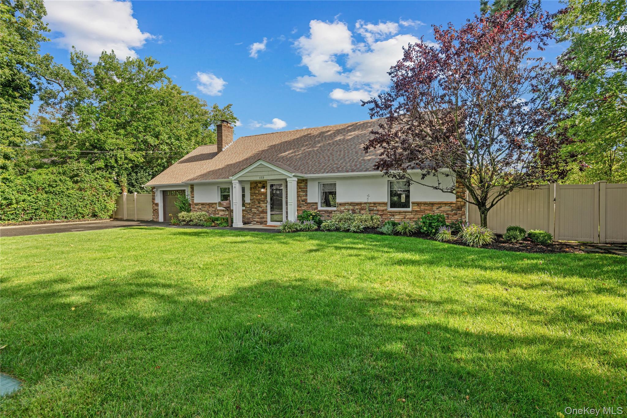 Single Family Hiawatha Drive Suffolk County, NY 11718, MLS-1051913-2