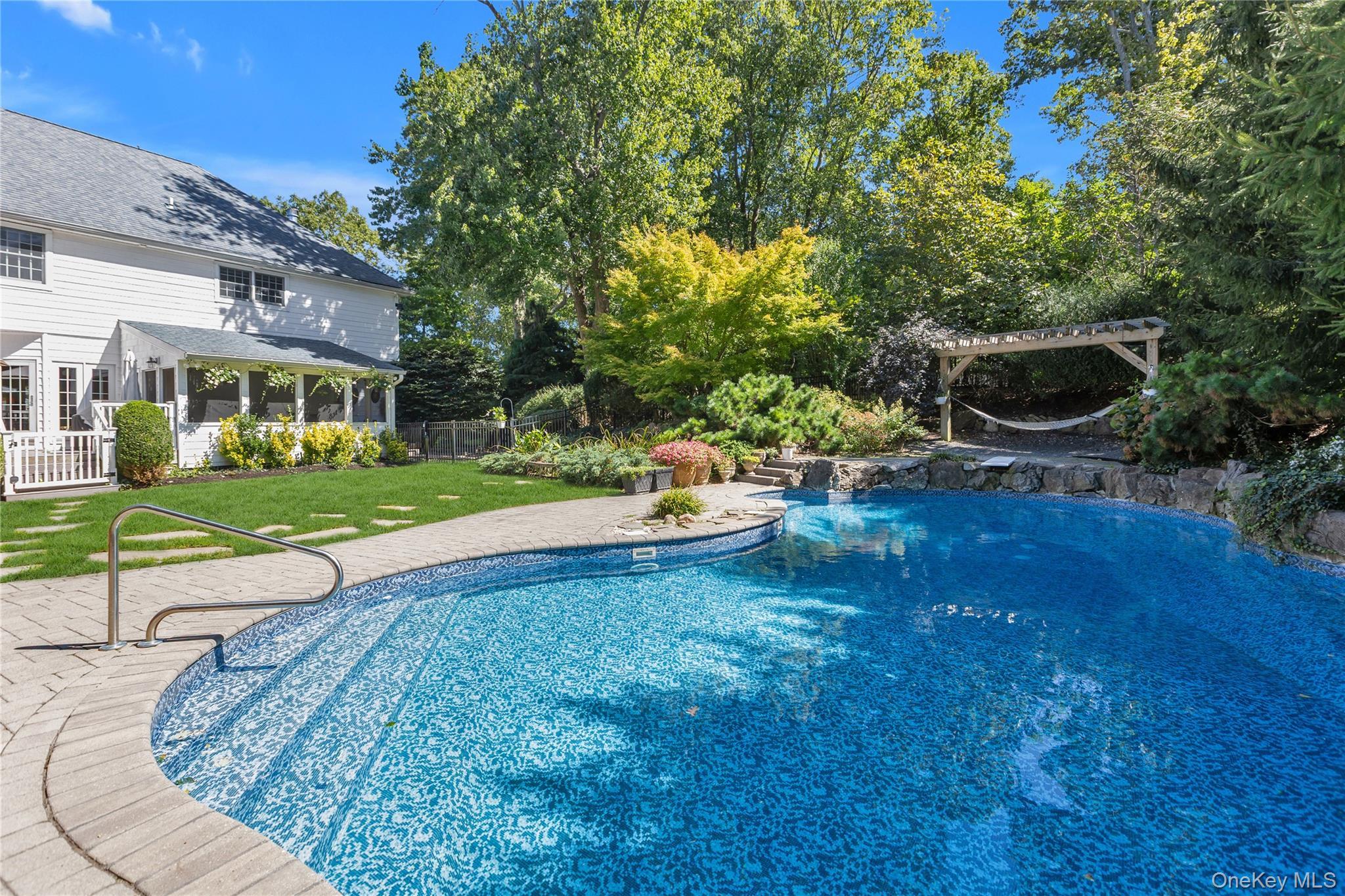 Single Family Whistler Hill Lane Suffolk County, NY 11743, MLS-1051951-23