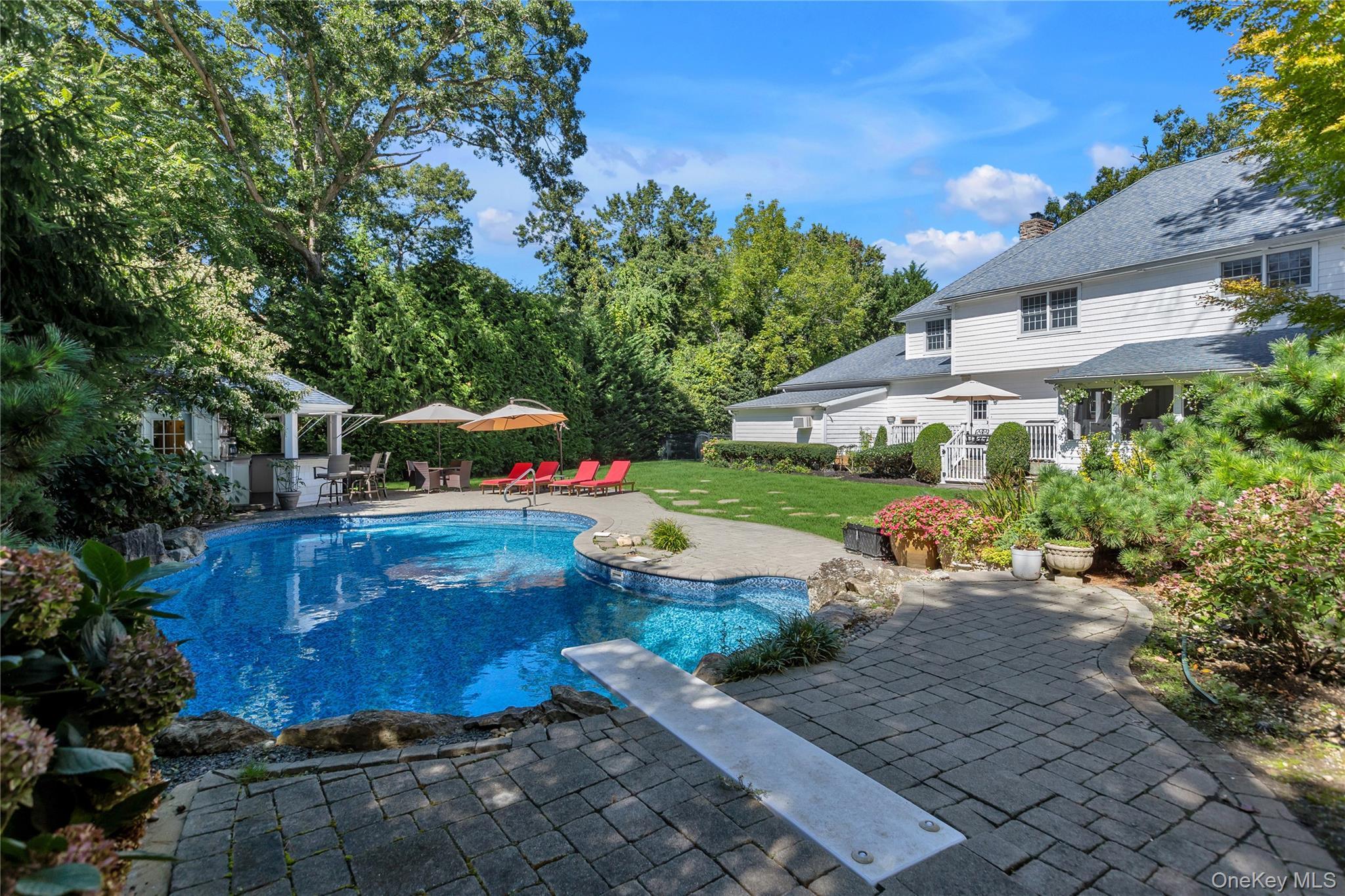 Single Family Whistler Hill Lane Suffolk County, NY 11743, MLS-1051951-25