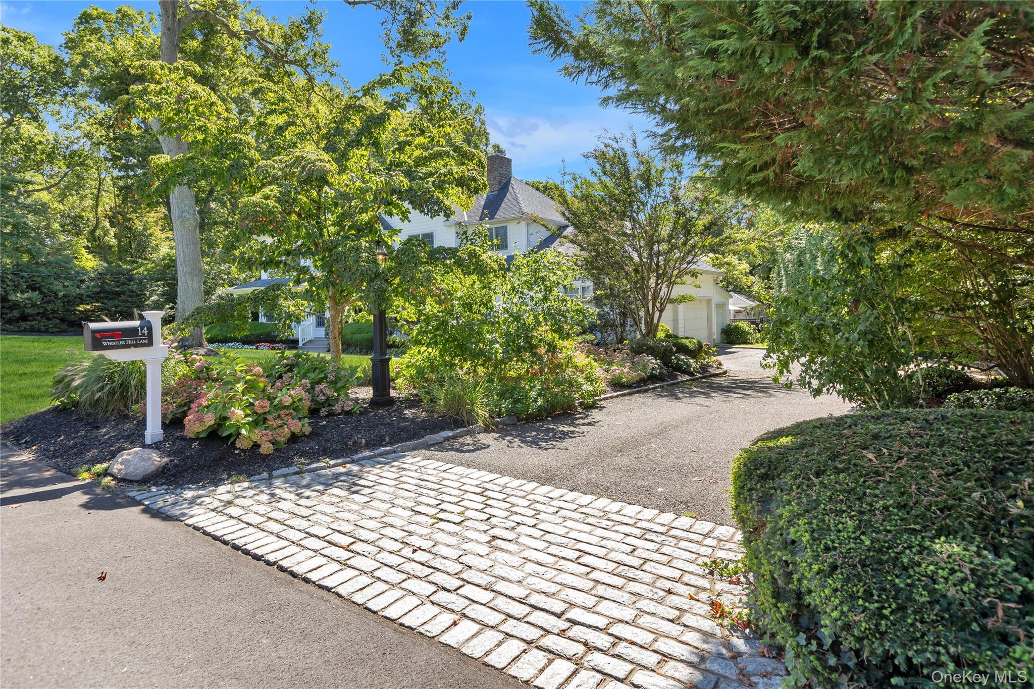 Single Family Whistler Hill Lane Suffolk County, NY 11743, MLS-1051951-28