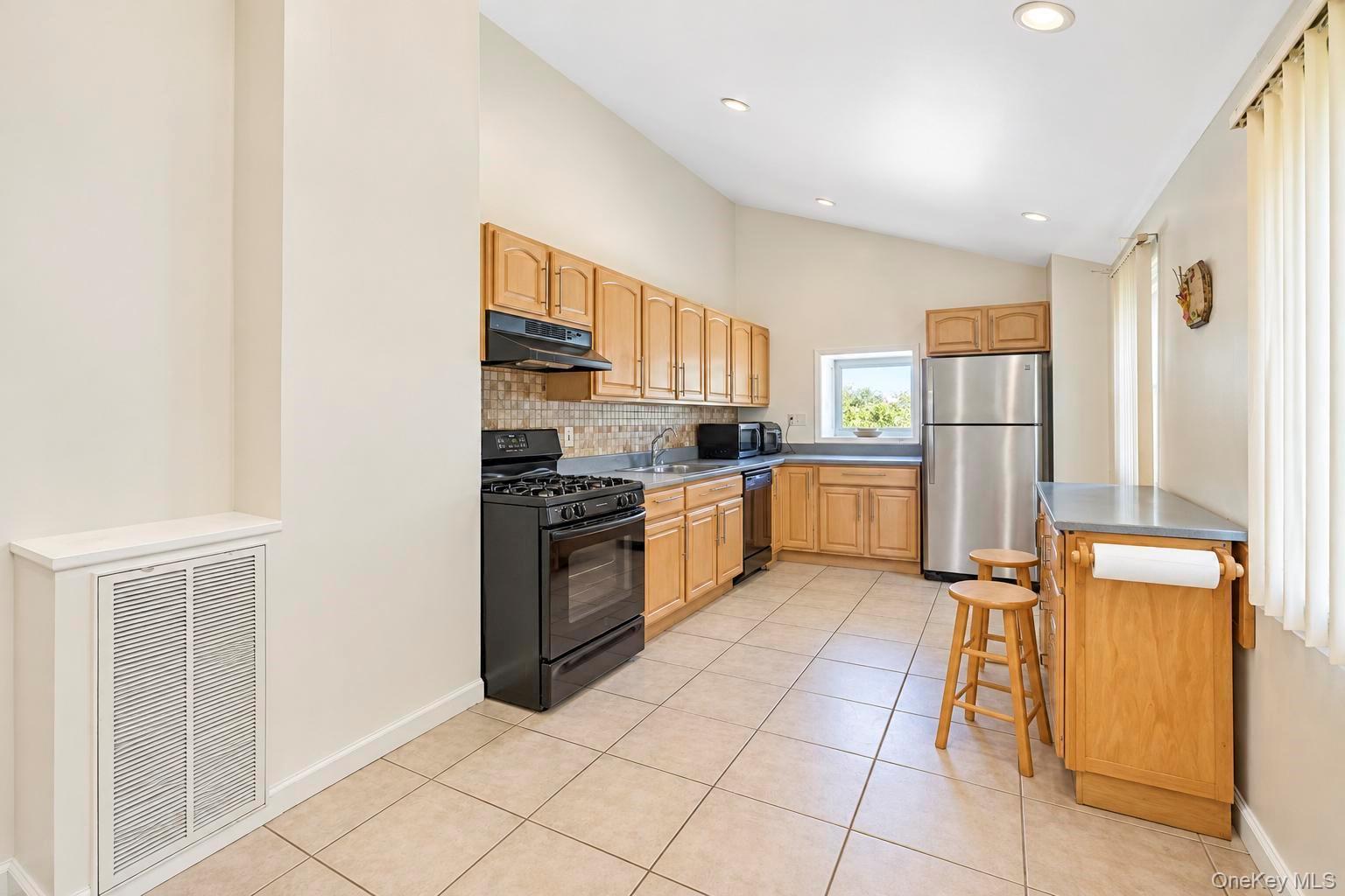 Single Family Norwalk Lane  Suffolk County, NY 11784, MLS-1051965-11