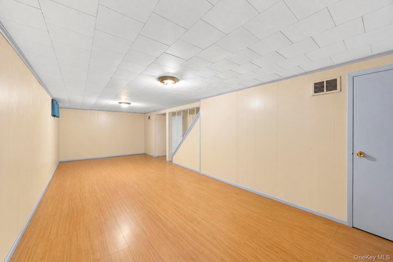 Single Family Norwalk Lane  Suffolk County, NY 11784, MLS-1051965-23