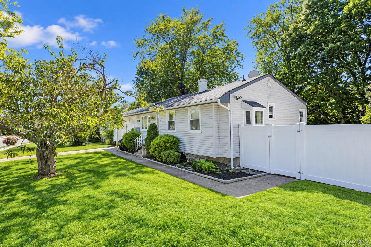 Single Family Norwalk Lane  Suffolk County, NY 11784, MLS-1051965-27