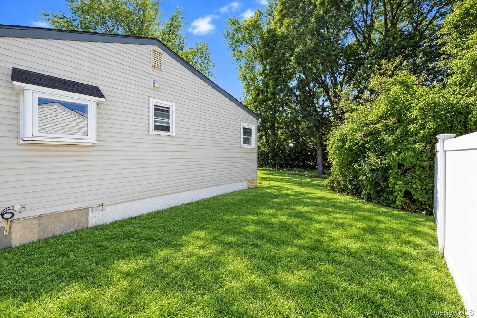 Single Family Norwalk Lane  Suffolk County, NY 11784, MLS-1051965-28