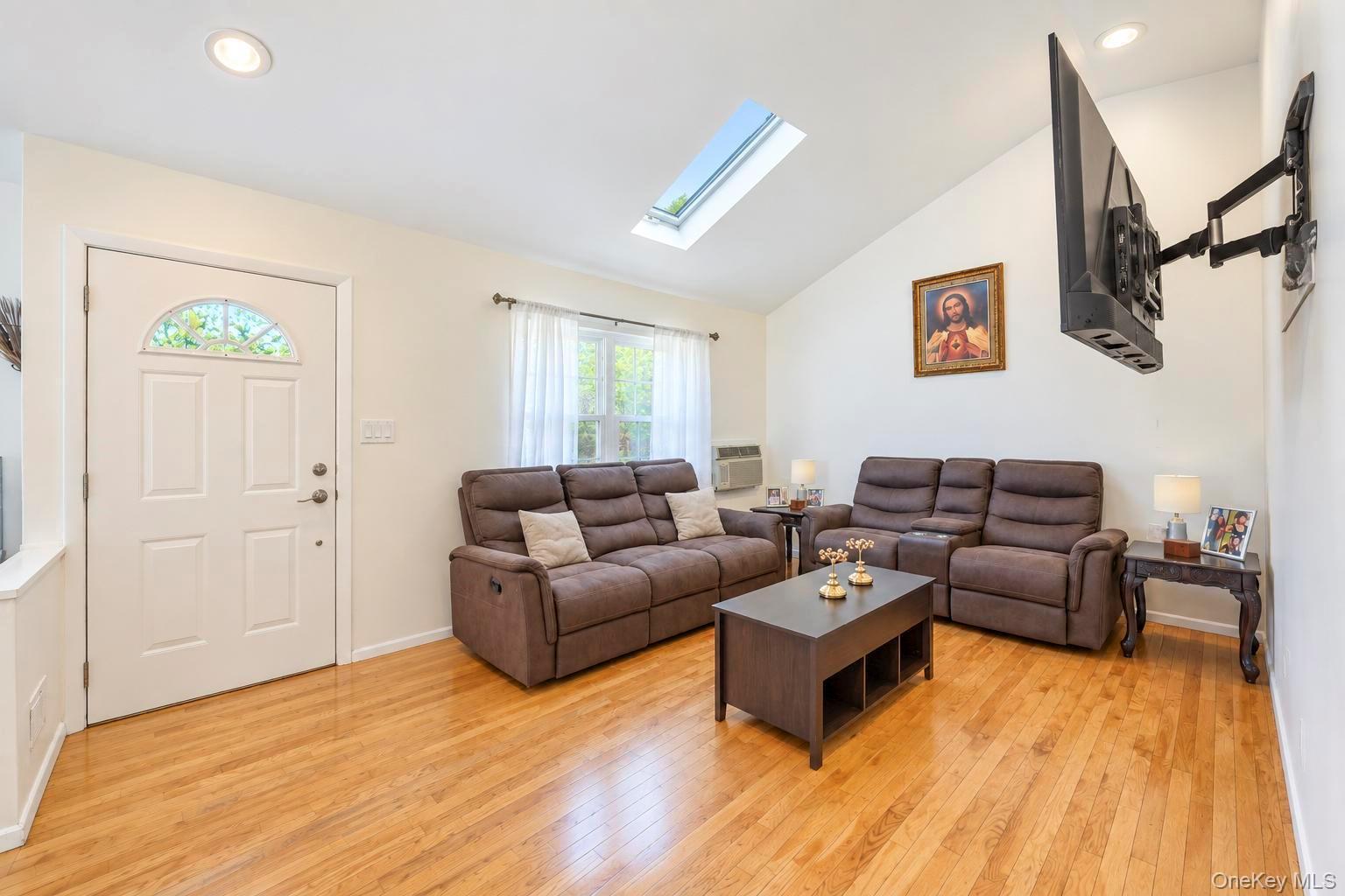 Single Family Norwalk Lane  Suffolk County, NY 11784, MLS-1051965-6
