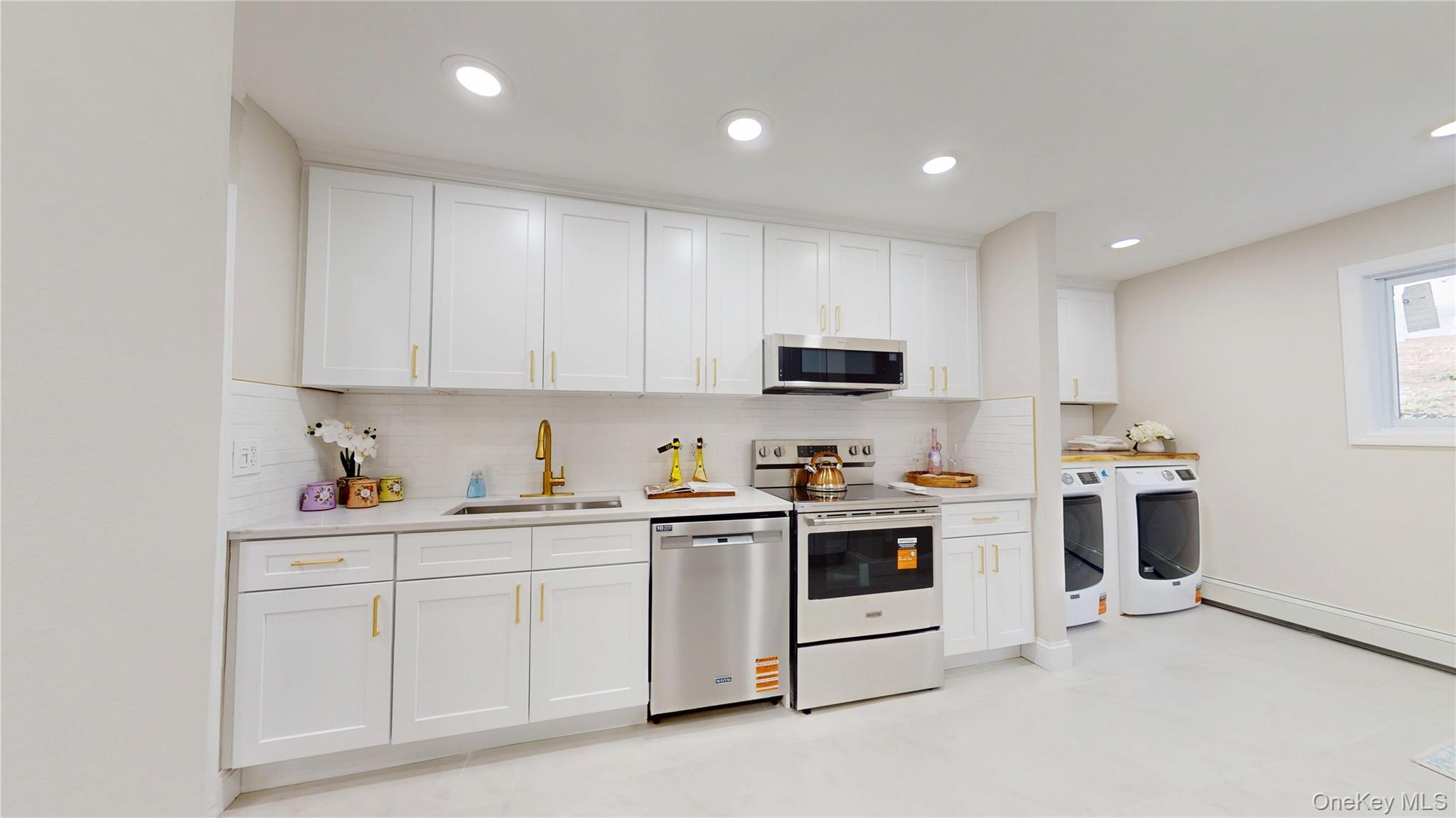 Single Family Oakwood Road Suffolk County, NY 11743, MLS-1051968-13