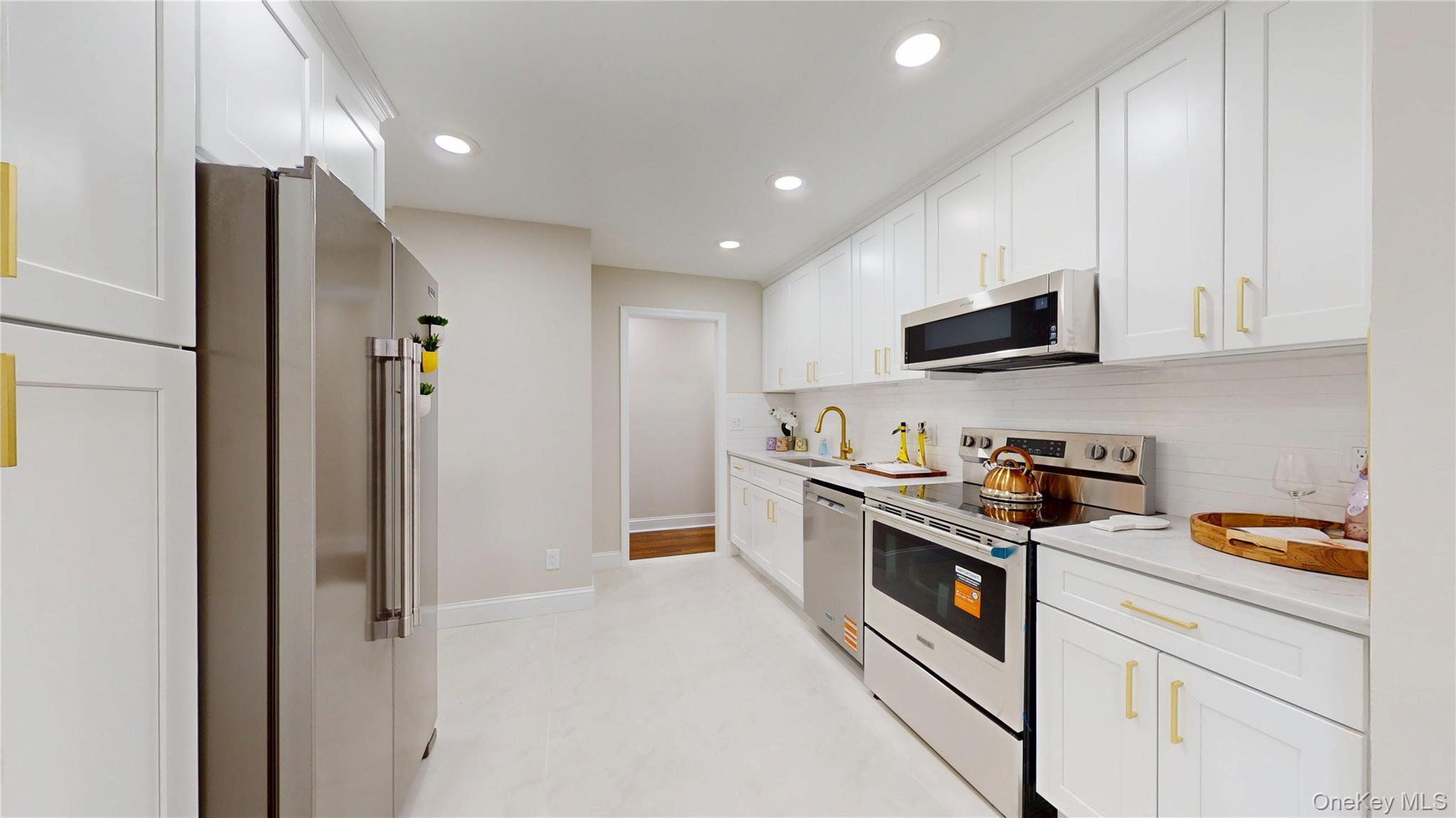 Single Family Oakwood Road Suffolk County, NY 11743, MLS-1051968-15