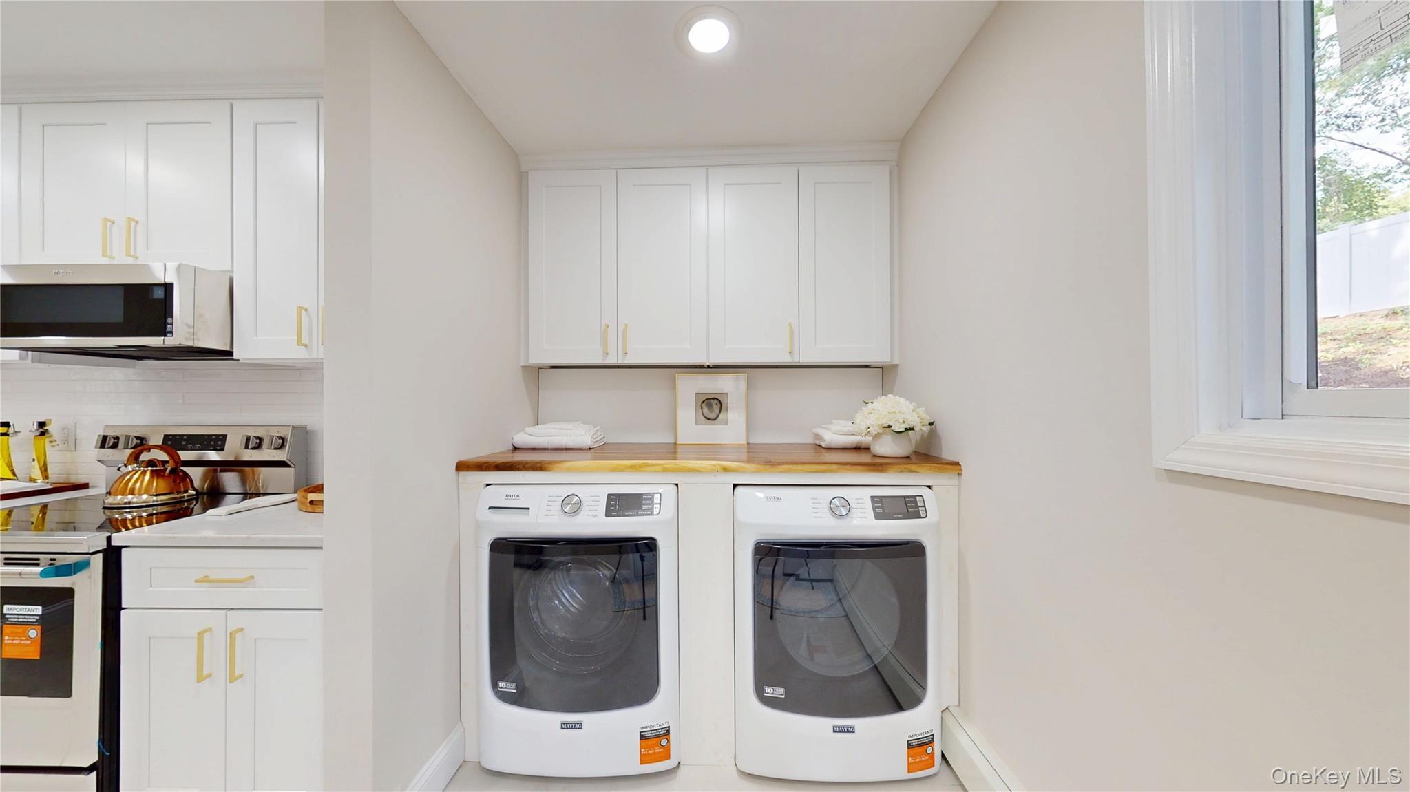 Single Family Oakwood Road Suffolk County, NY 11743, MLS-1051968-16