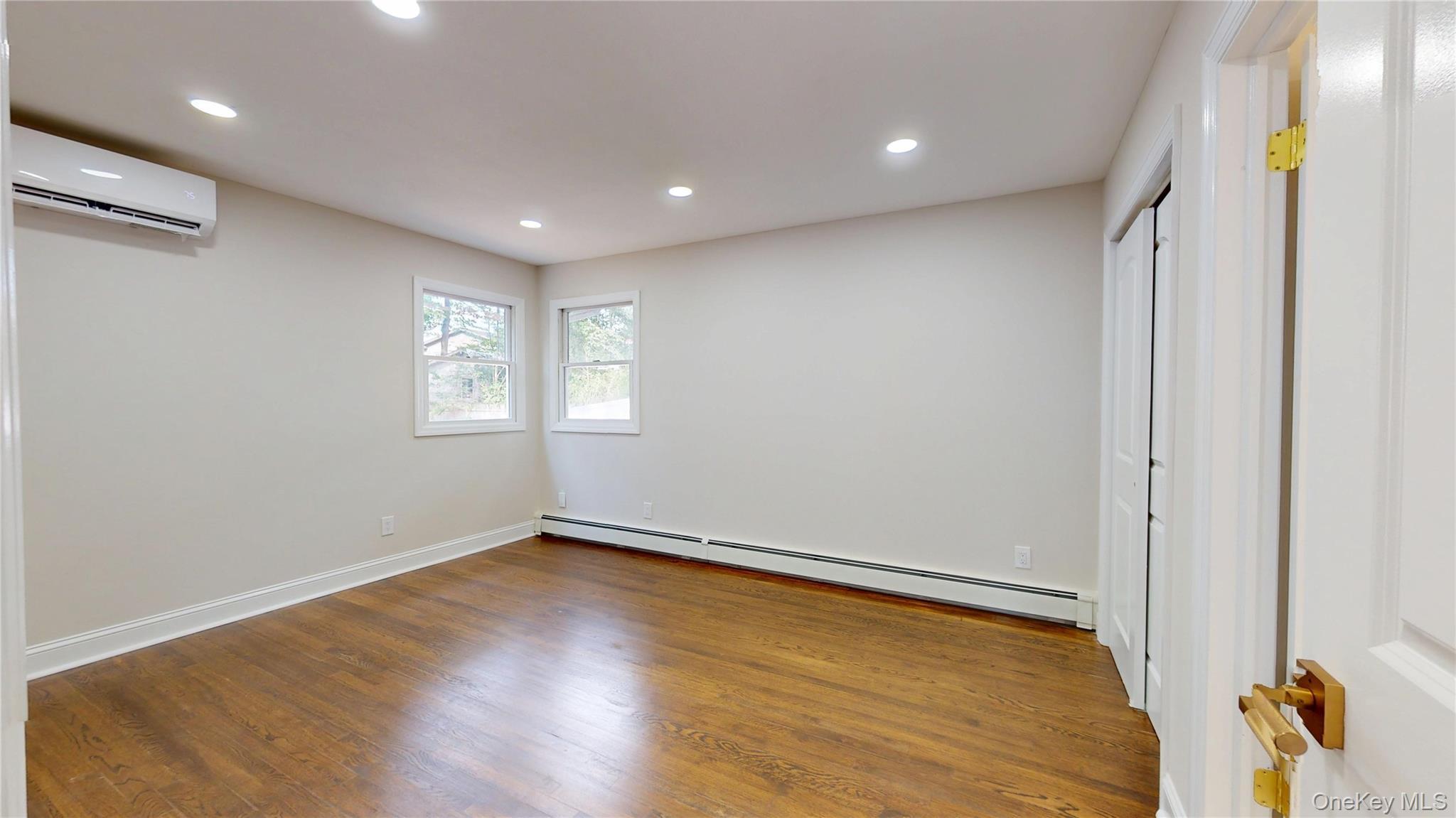 Single Family Oakwood Road Suffolk County, NY 11743, MLS-1051968-32
