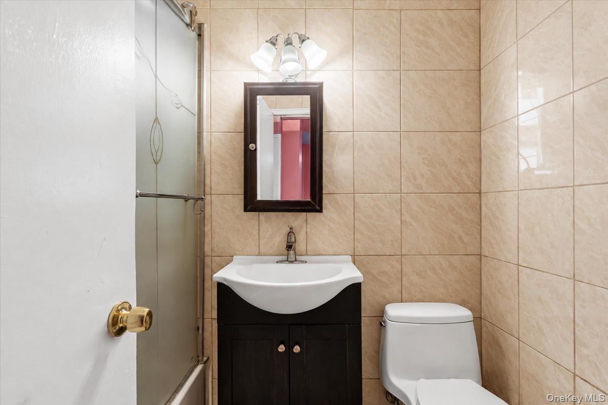 Single Family Wilder Avenue Bronx, NY 10466, MLS-1051976-11