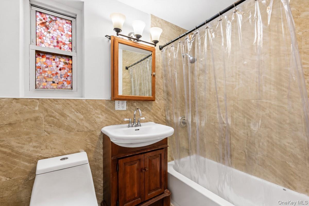 Single Family Wilder Avenue Bronx, NY 10466, MLS-1051976-15