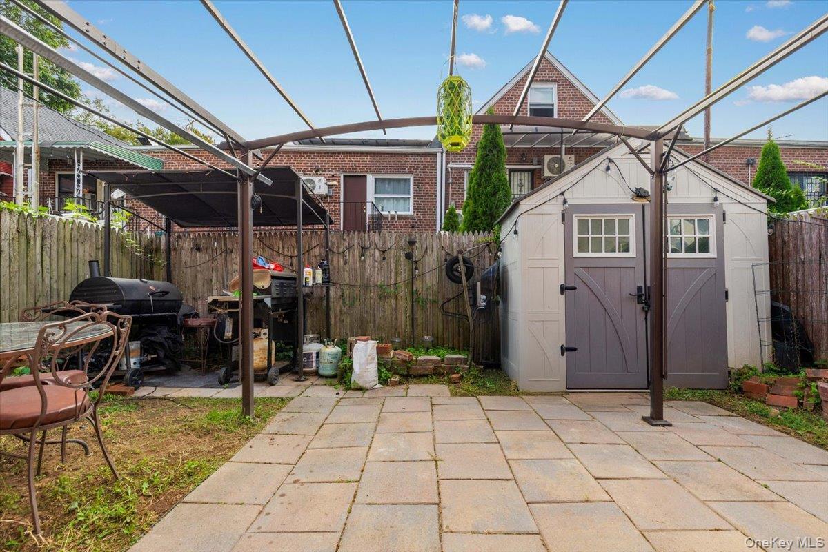Single Family Wilder Avenue Bronx, NY 10466, MLS-1051976-17