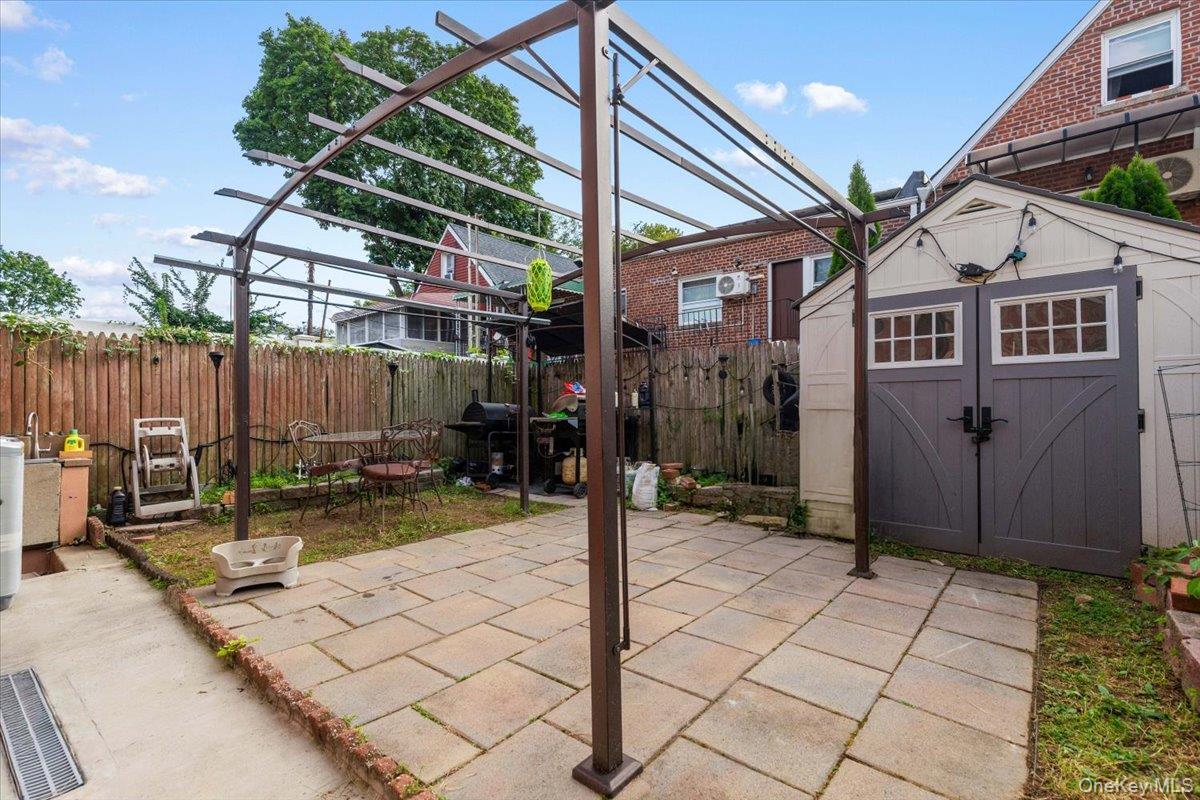 Single Family Wilder Avenue Bronx, NY 10466, MLS-1051976-18