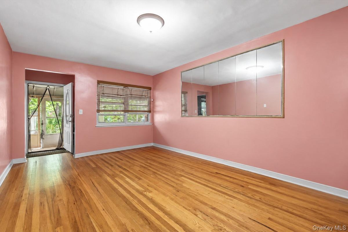 Single Family Wilder Avenue Bronx, NY 10466, MLS-1051976-4