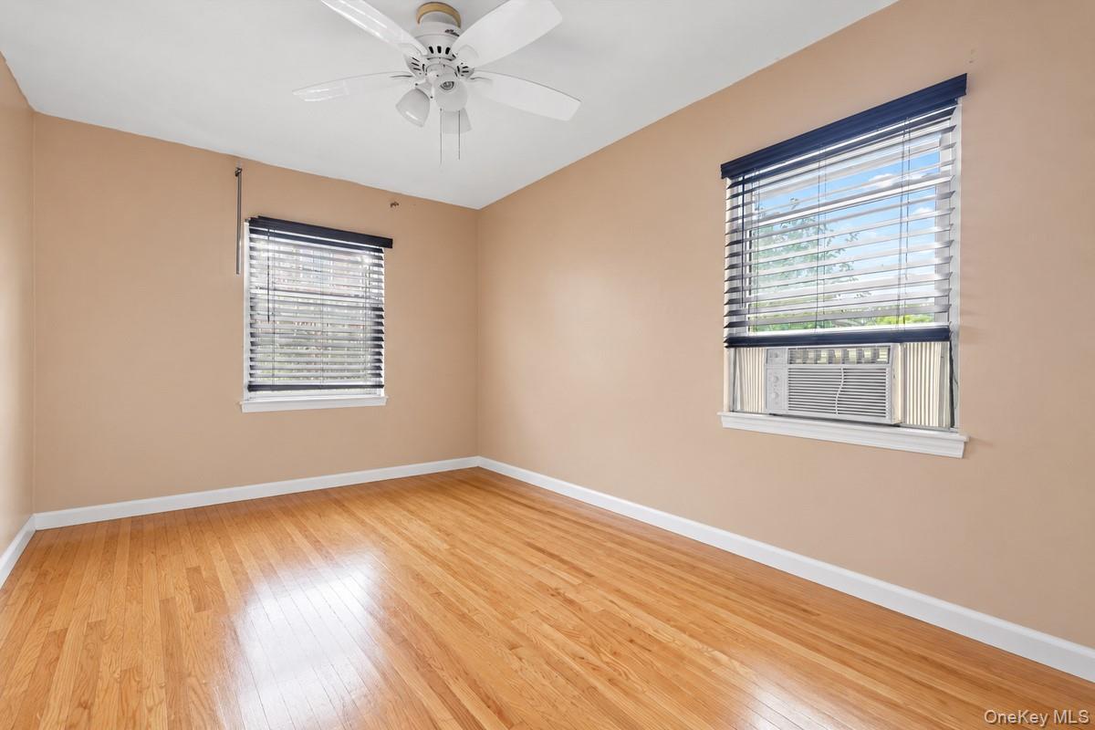Single Family Wilder Avenue Bronx, NY 10466, MLS-1051976-9
