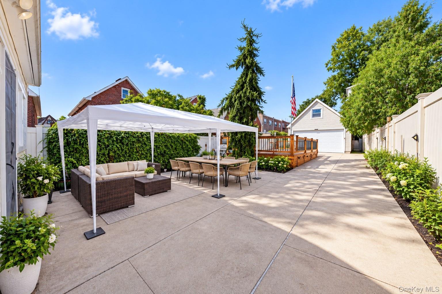 Single Family Claran Court Queens, NY 11378, MLS-1051977-28