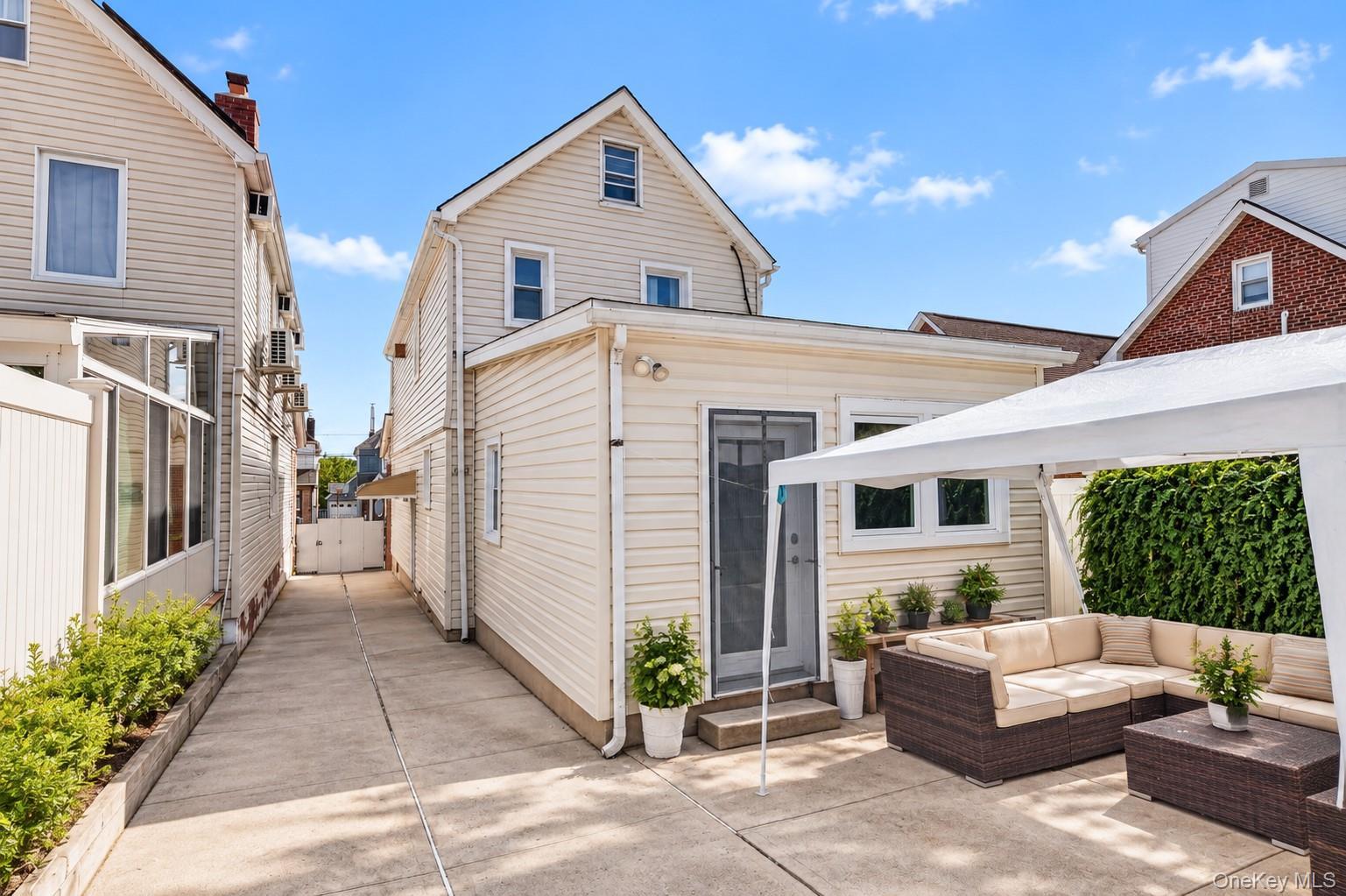Single Family Claran Court Queens, NY 11378, MLS-1051977-30