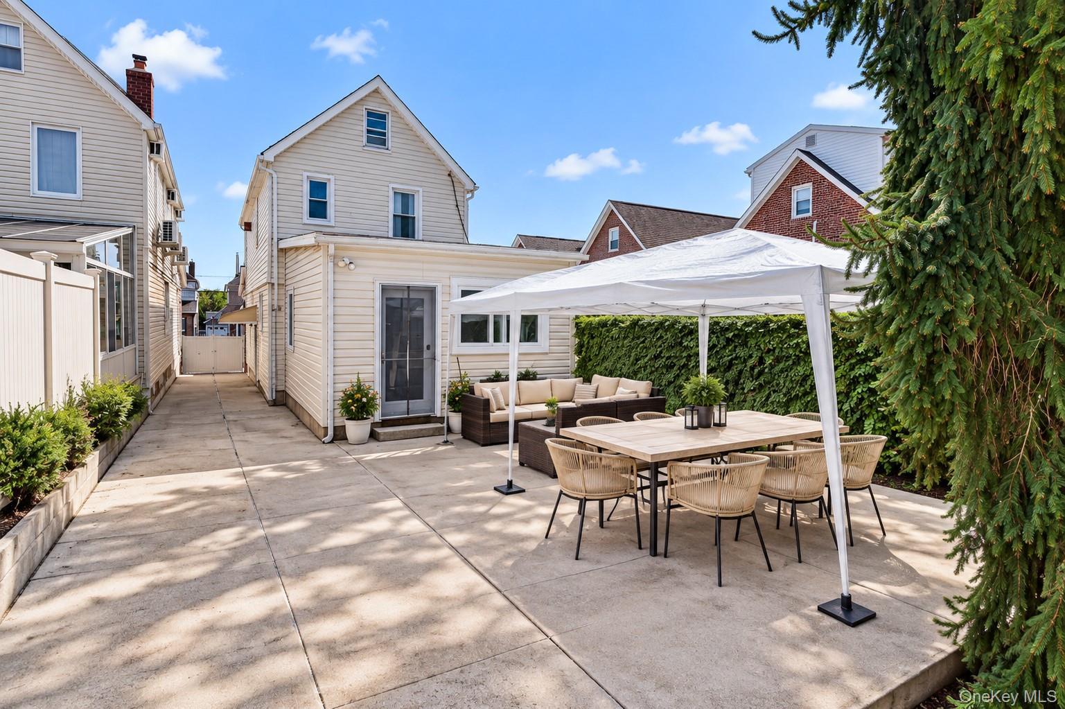 Single Family Claran Court Queens, NY 11378, MLS-1051977-31