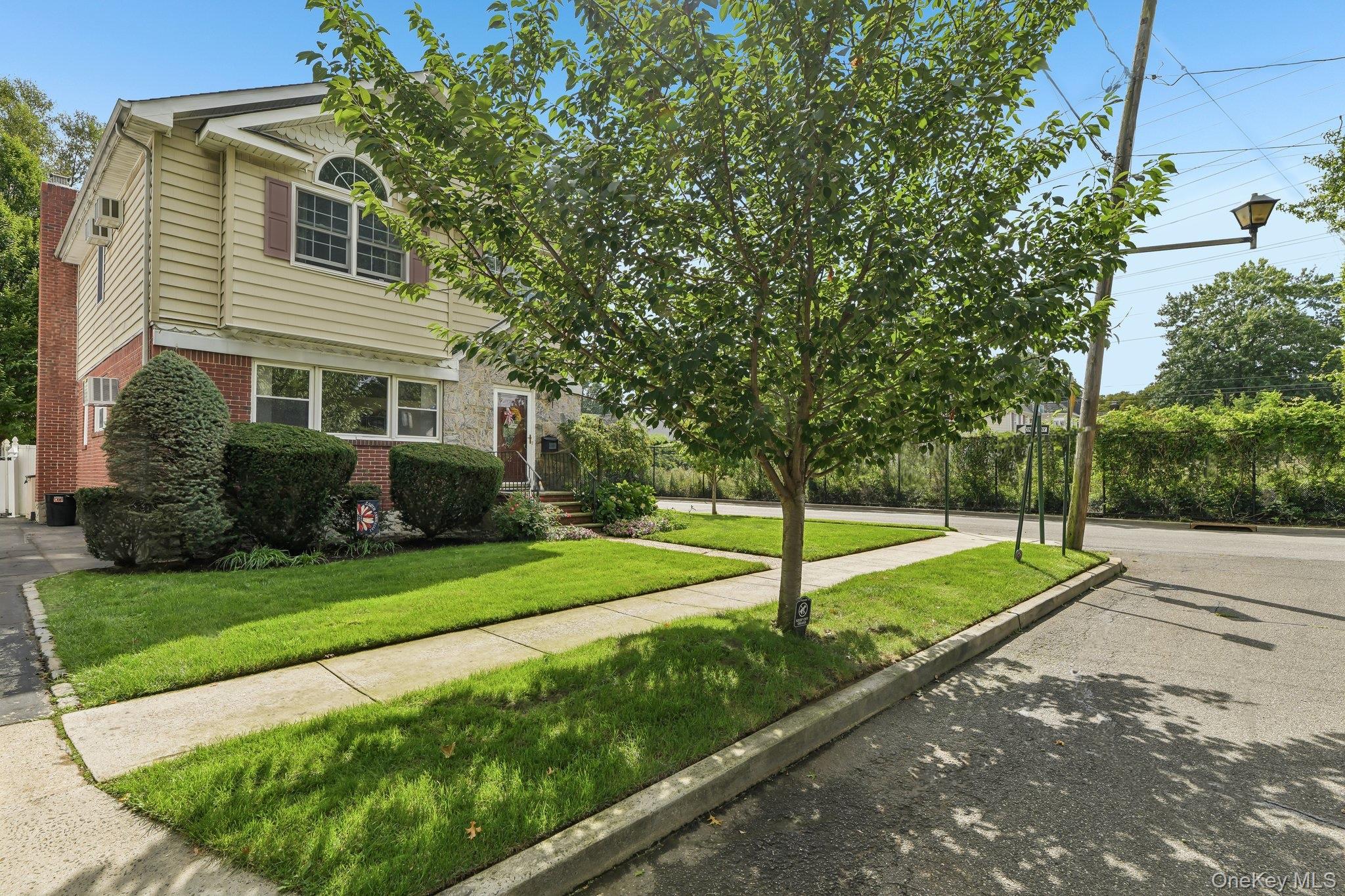 Single Family Fernwood Terrace N  Nassau County, NY 11530, MLS-1051984-4