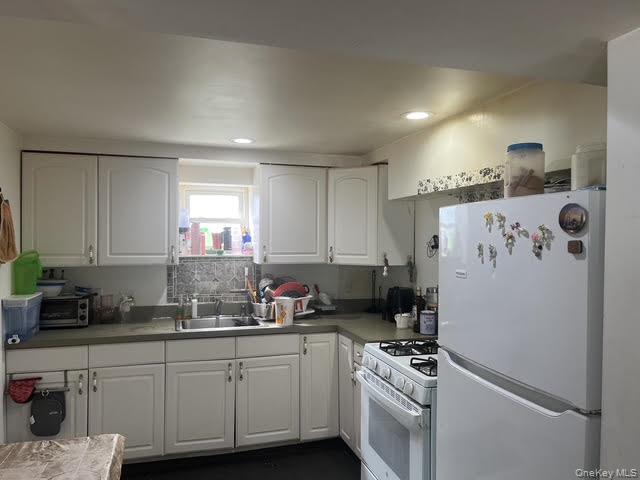 Single Family Stewart Avenue Nassau County, NY 11714, MLS-1052000-21