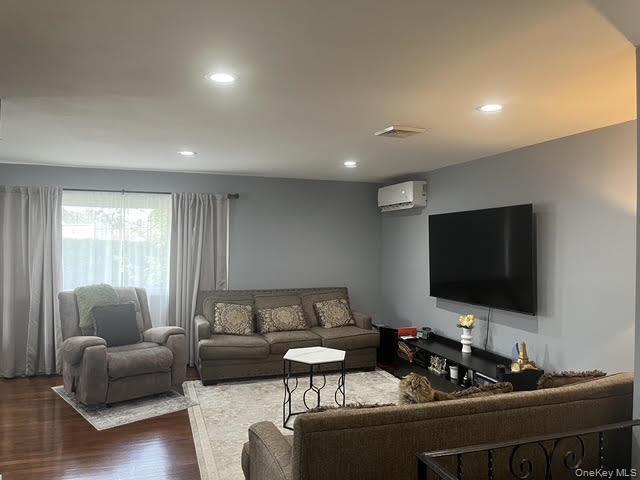 Single Family Stewart Avenue Nassau County, NY 11714, MLS-1052000-3